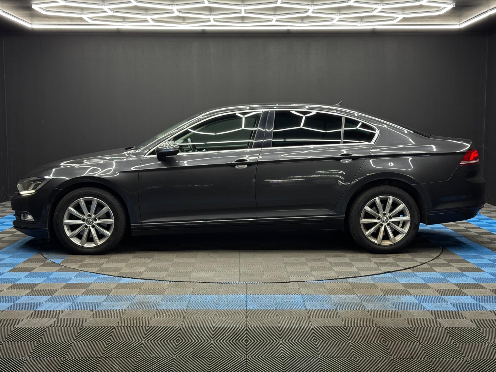 Volkswagen Passat - Image 8