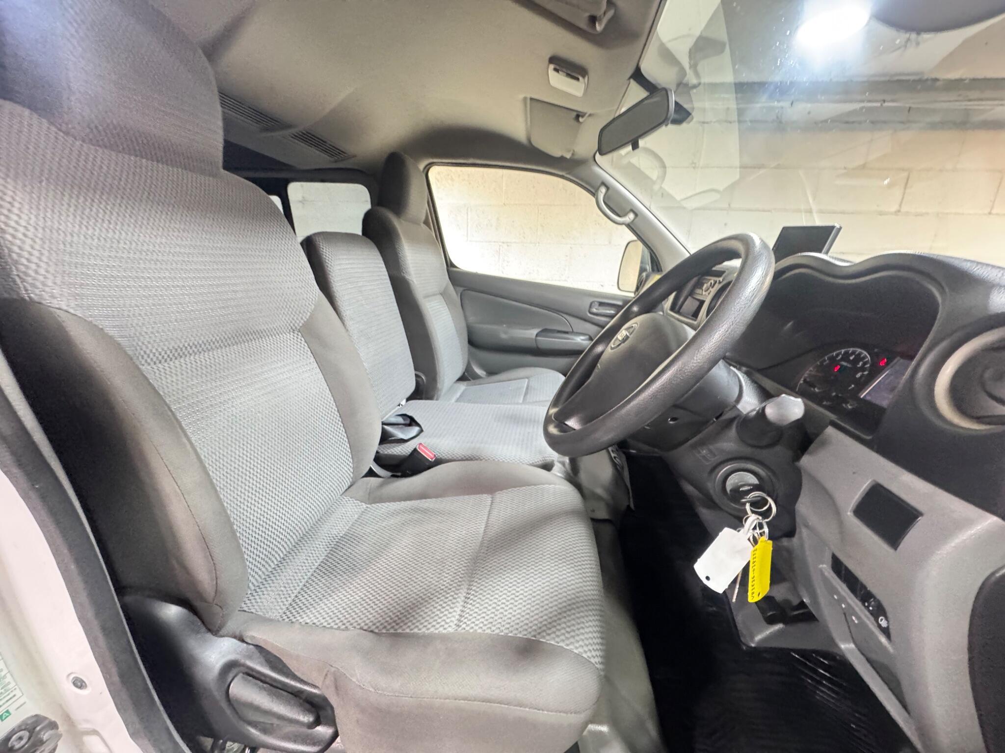 Nissan NV300 - Image 7