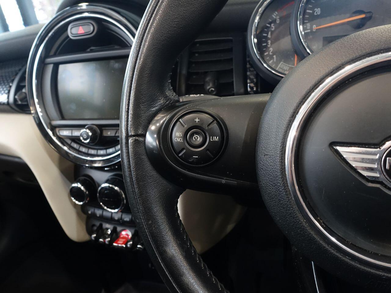 MINI Convertible - Image 18