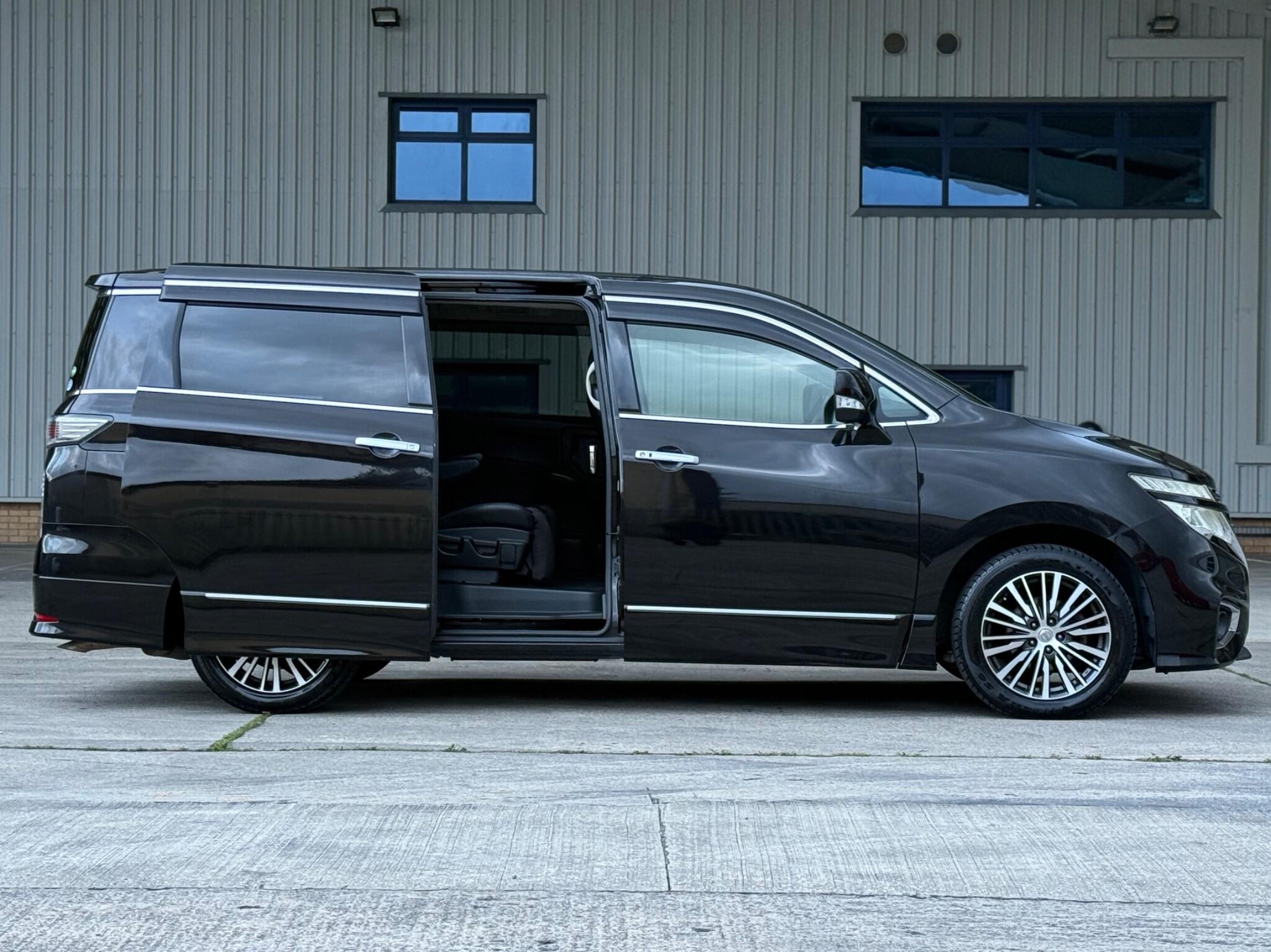 Nissan Elgrand - Image 12