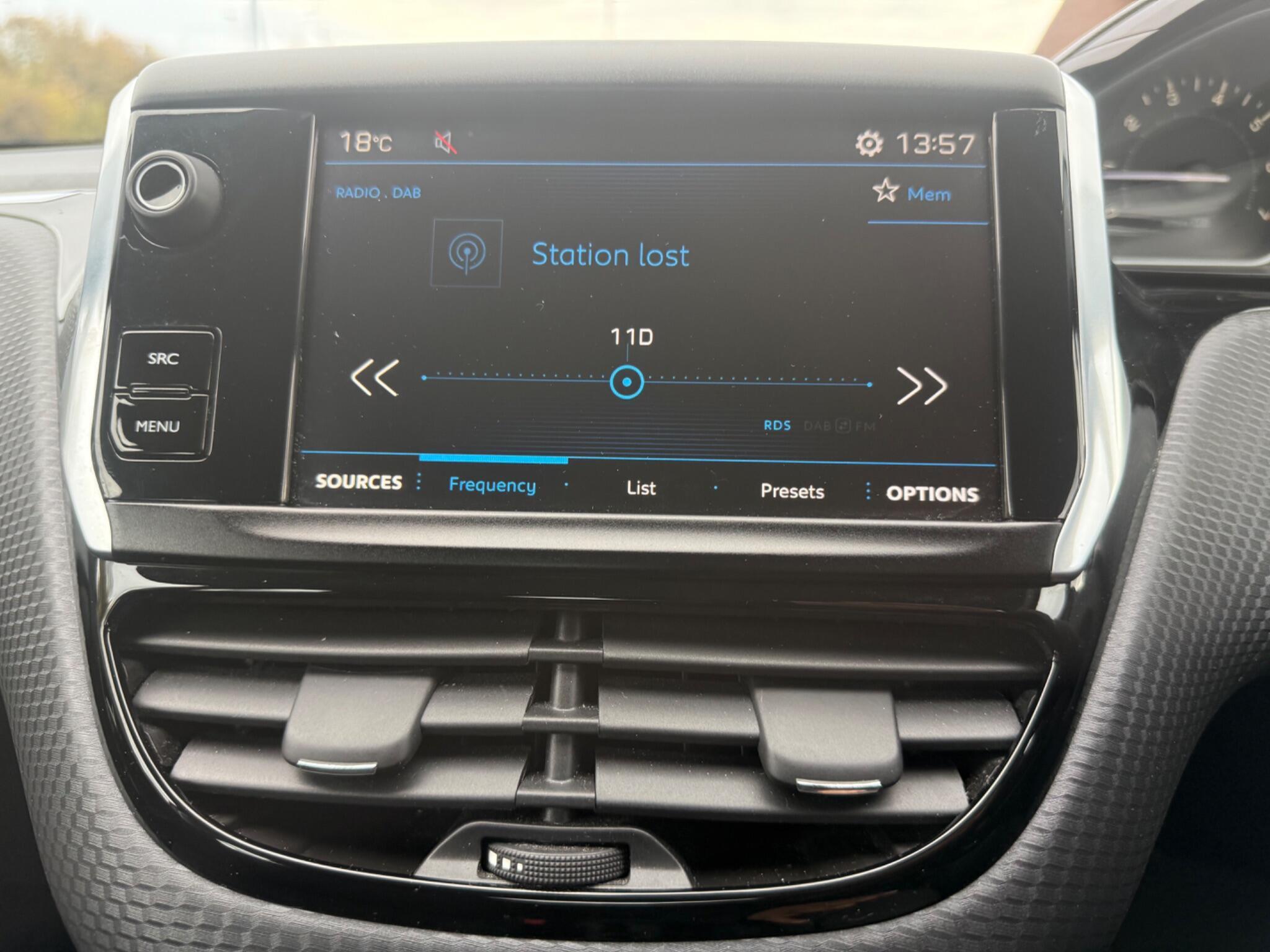 Peugeot 208 - Image 21