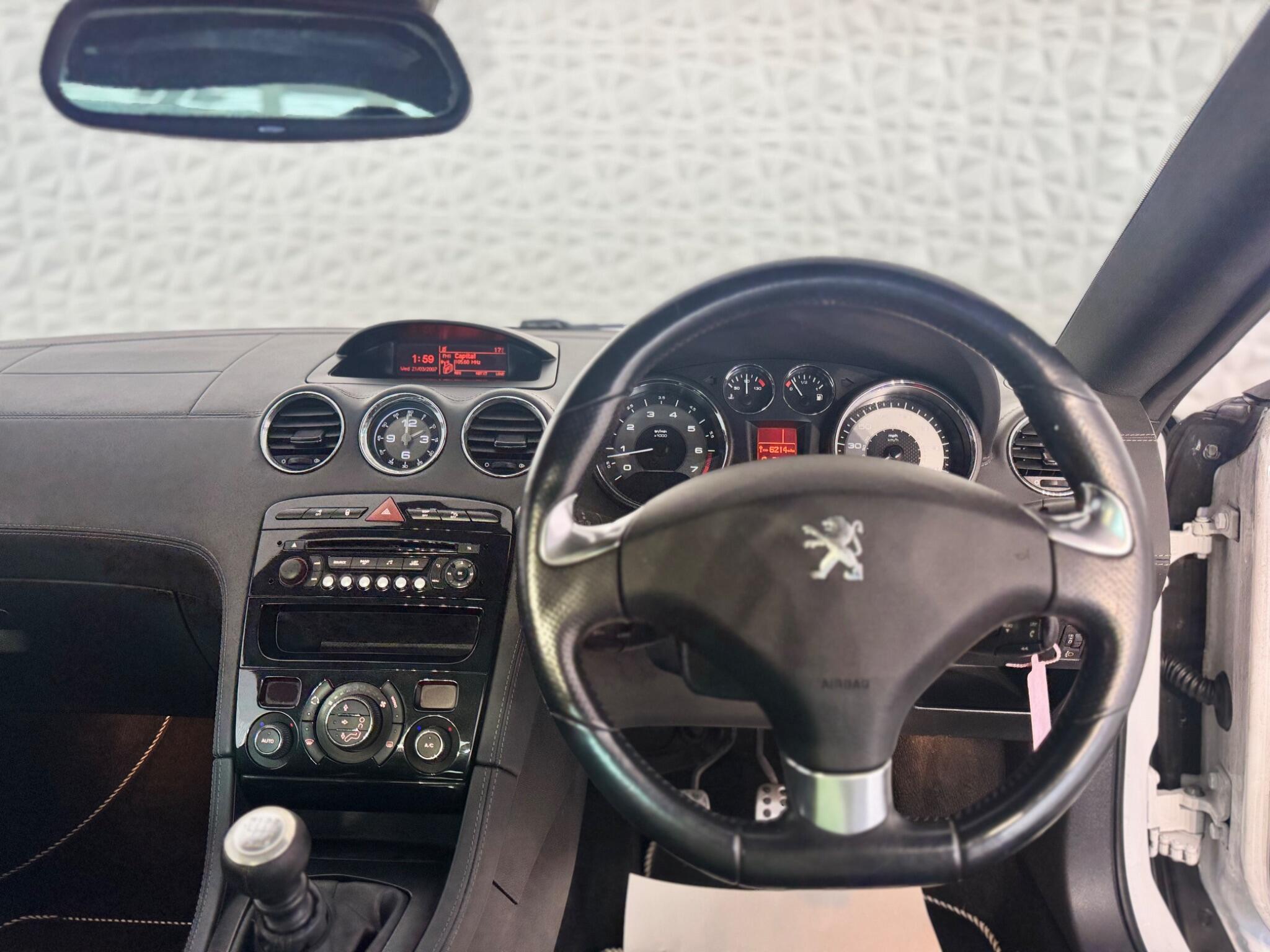Peugeot RCZ - Image 31