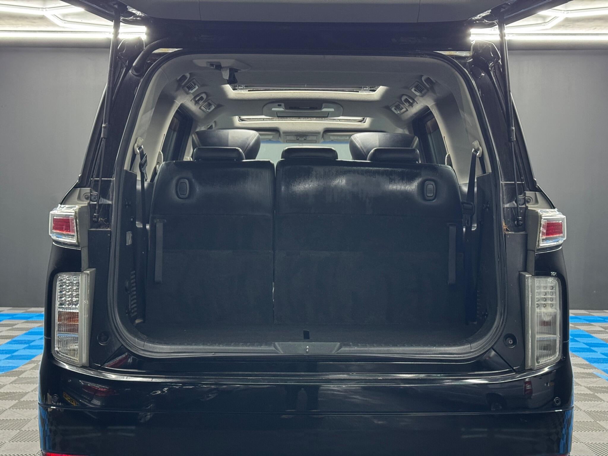 Nissan Elgrand - Image 35