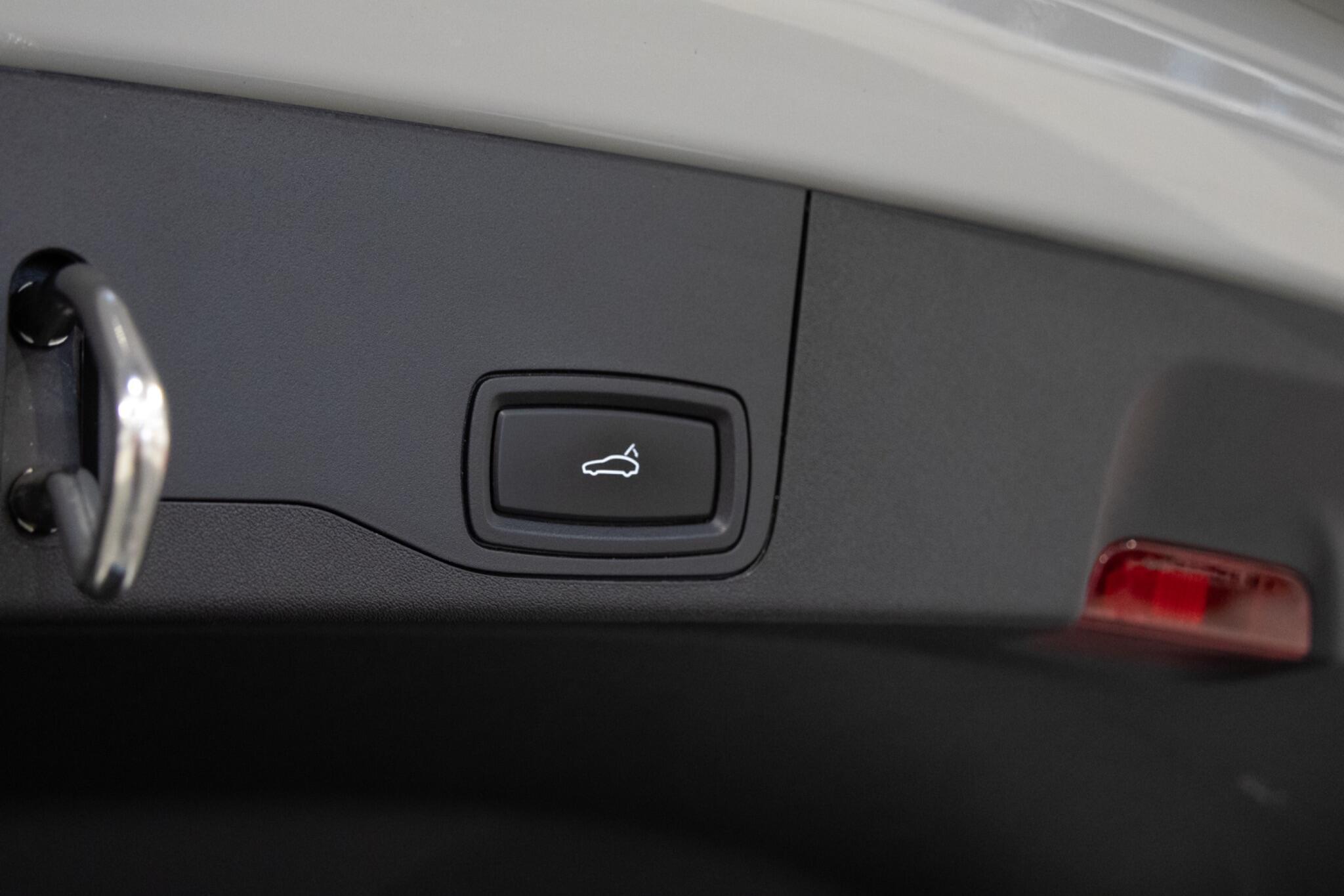 Porsche Taycan - Image 9