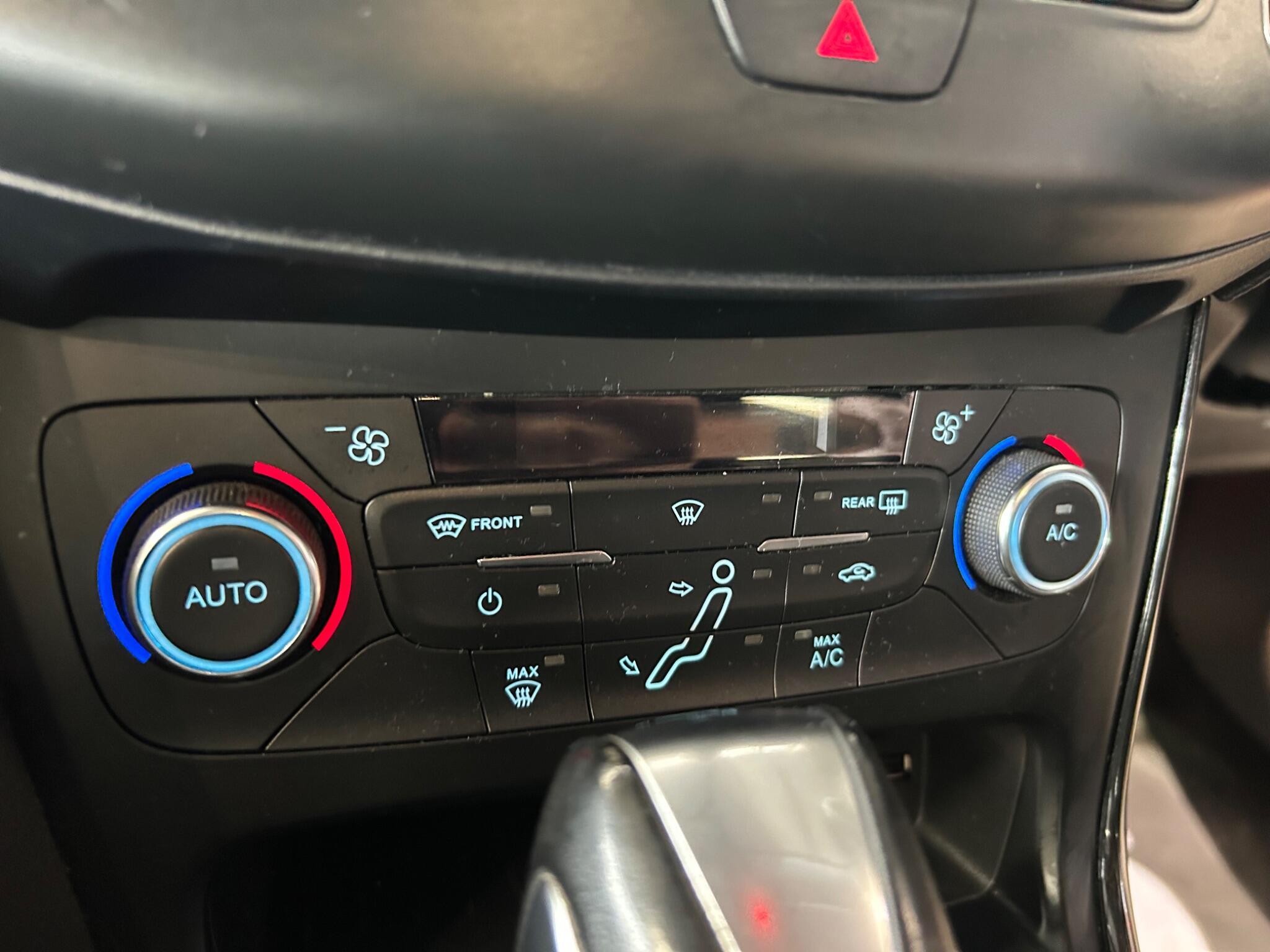 Ford Focus - Image 14