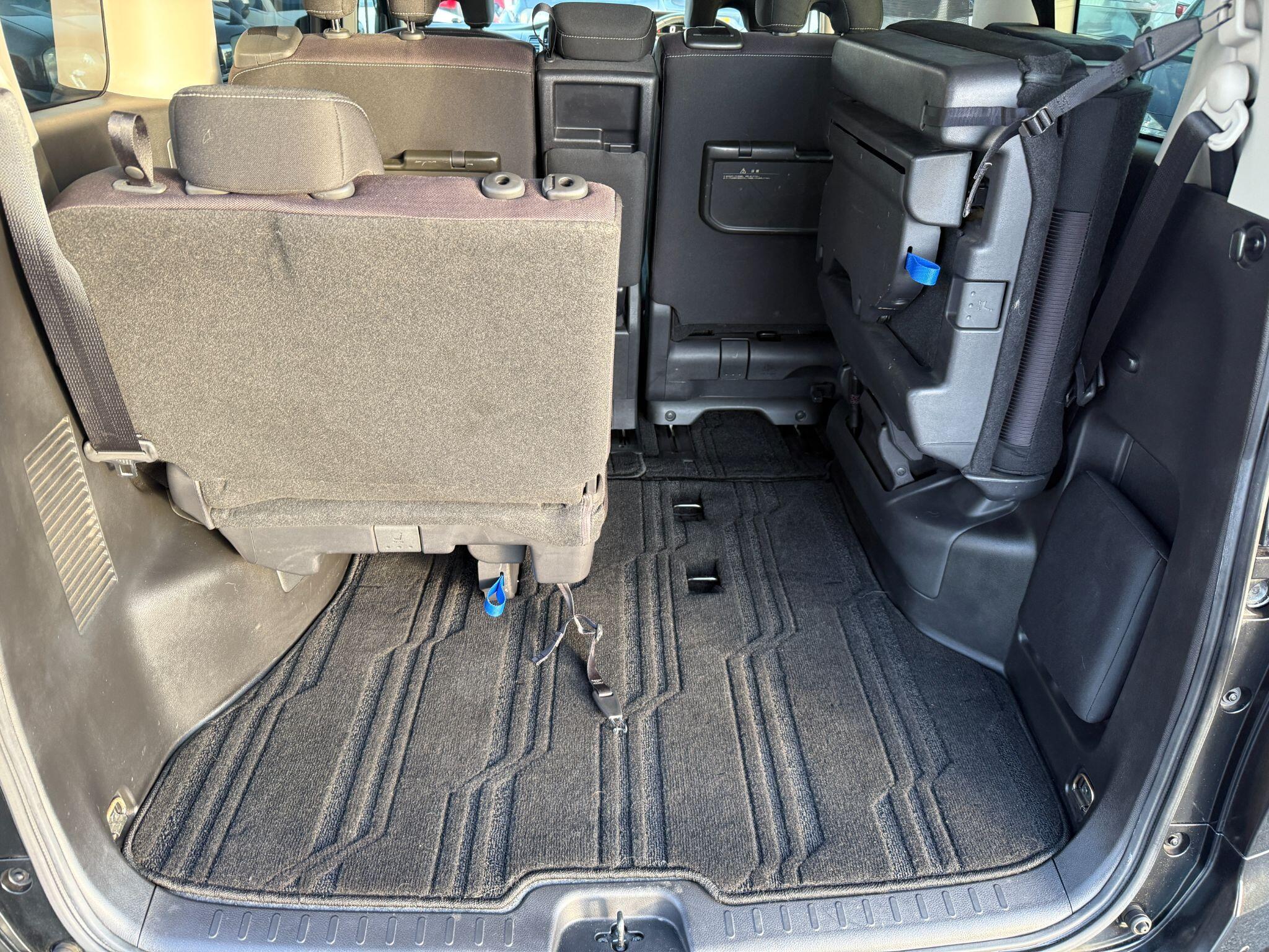 Nissan Serena - Image 92