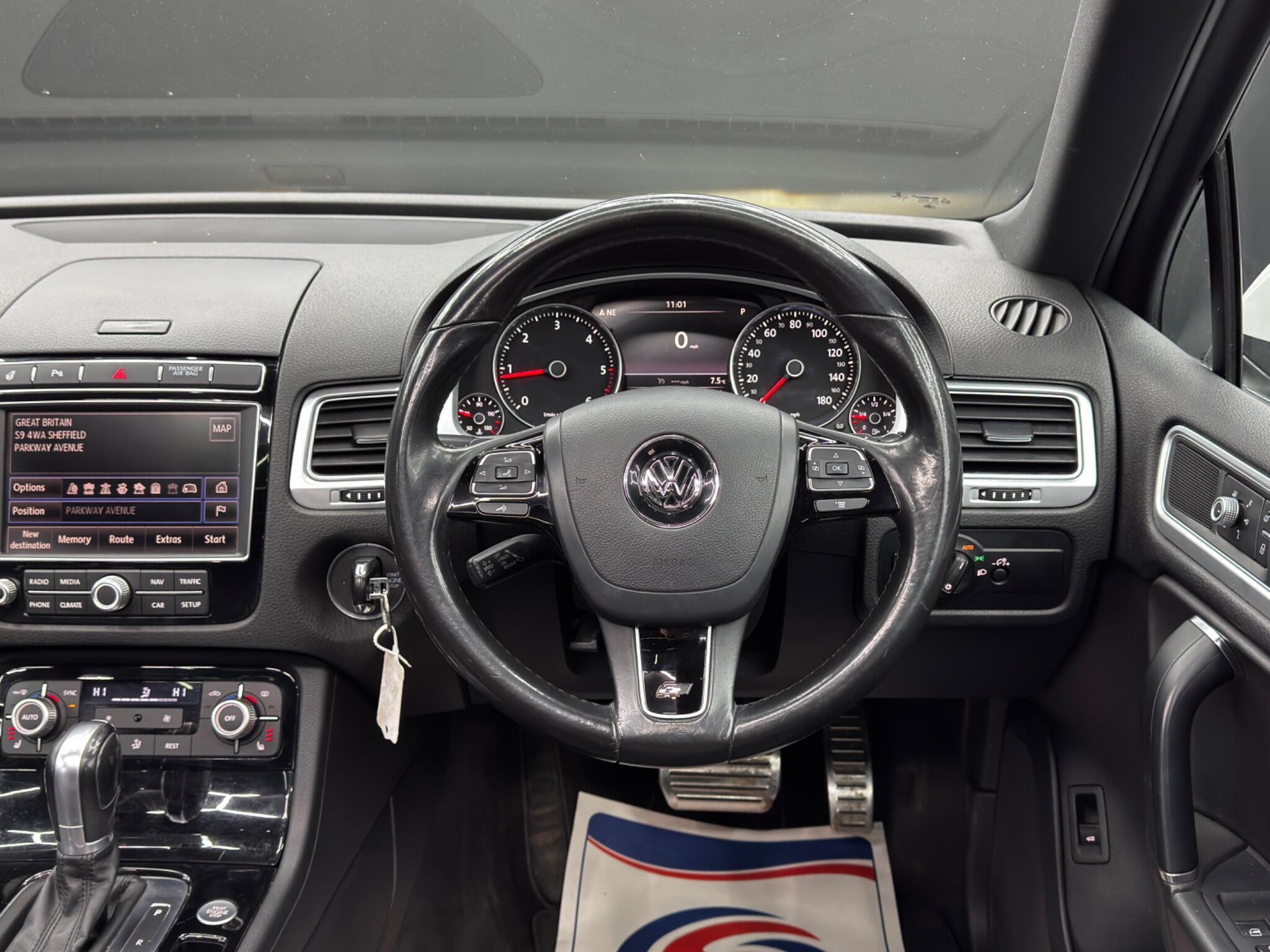 Volkswagen Touareg - Image 18