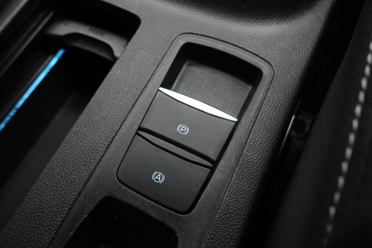 Ford Focus - Image 47