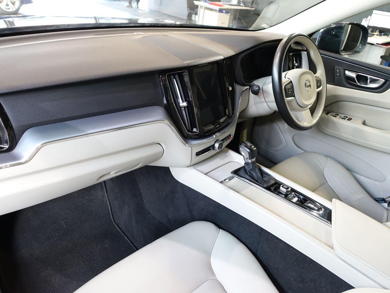 Volvo XC60 - Image 11