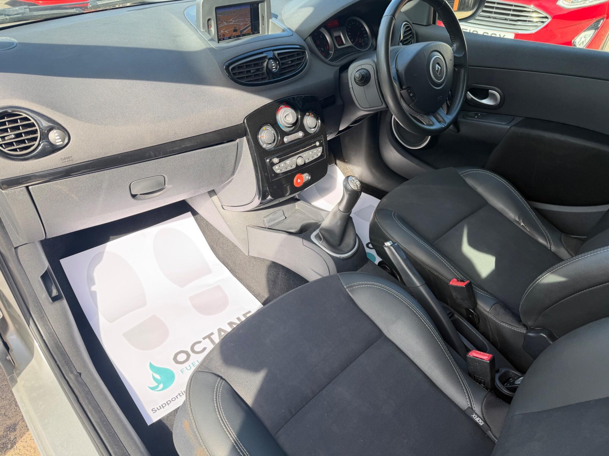 Renault Clio - Image 10