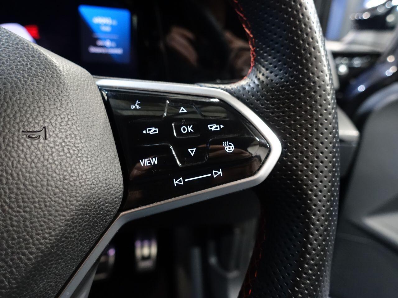 Volkswagen Golf - Image 25