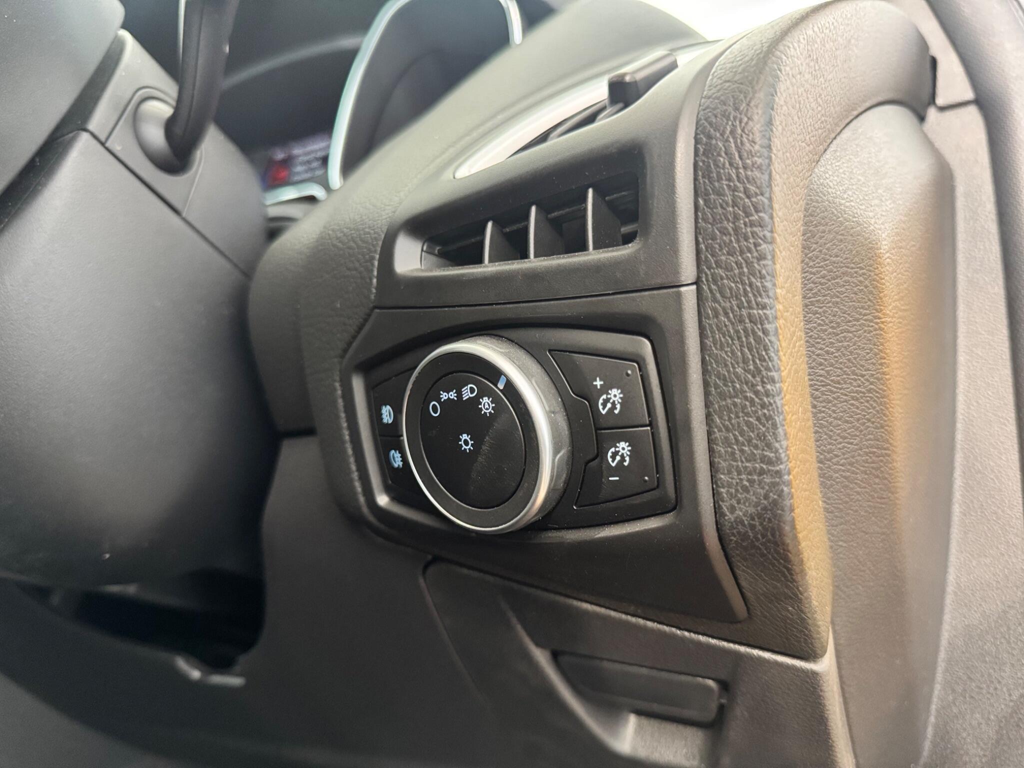 Ford Focus - Image 29