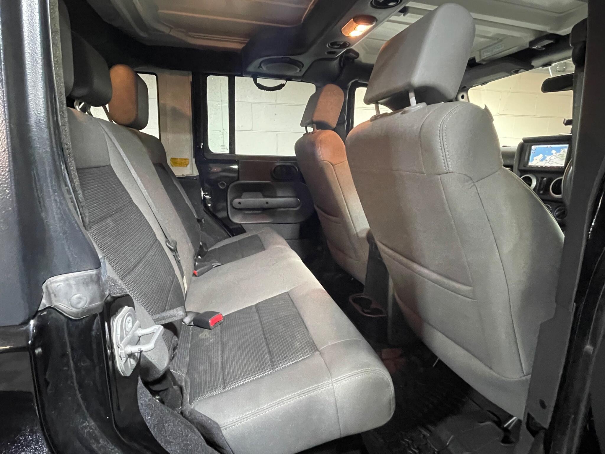Jeep Wrangler - Image 11