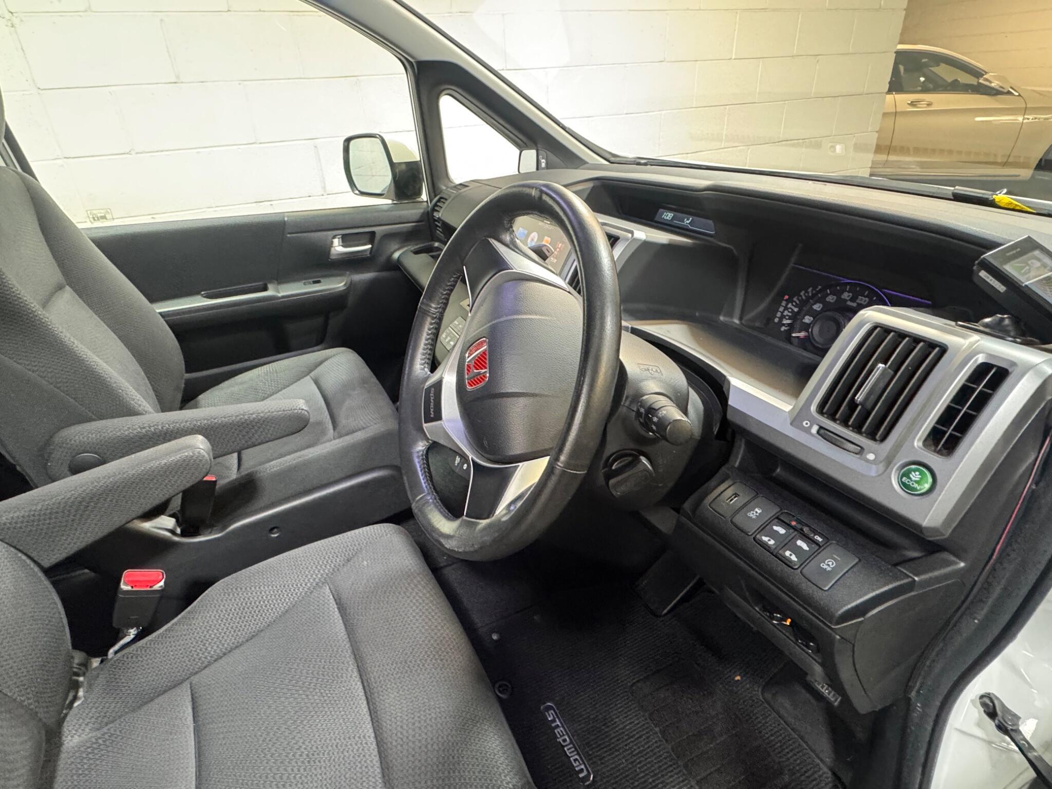 Honda Stepwagon - Image 9