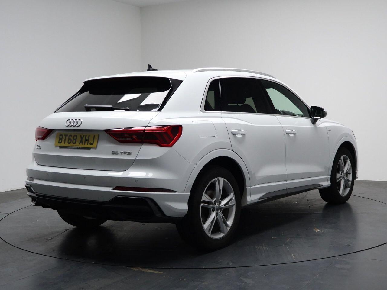 Audi Q3 - Image 17