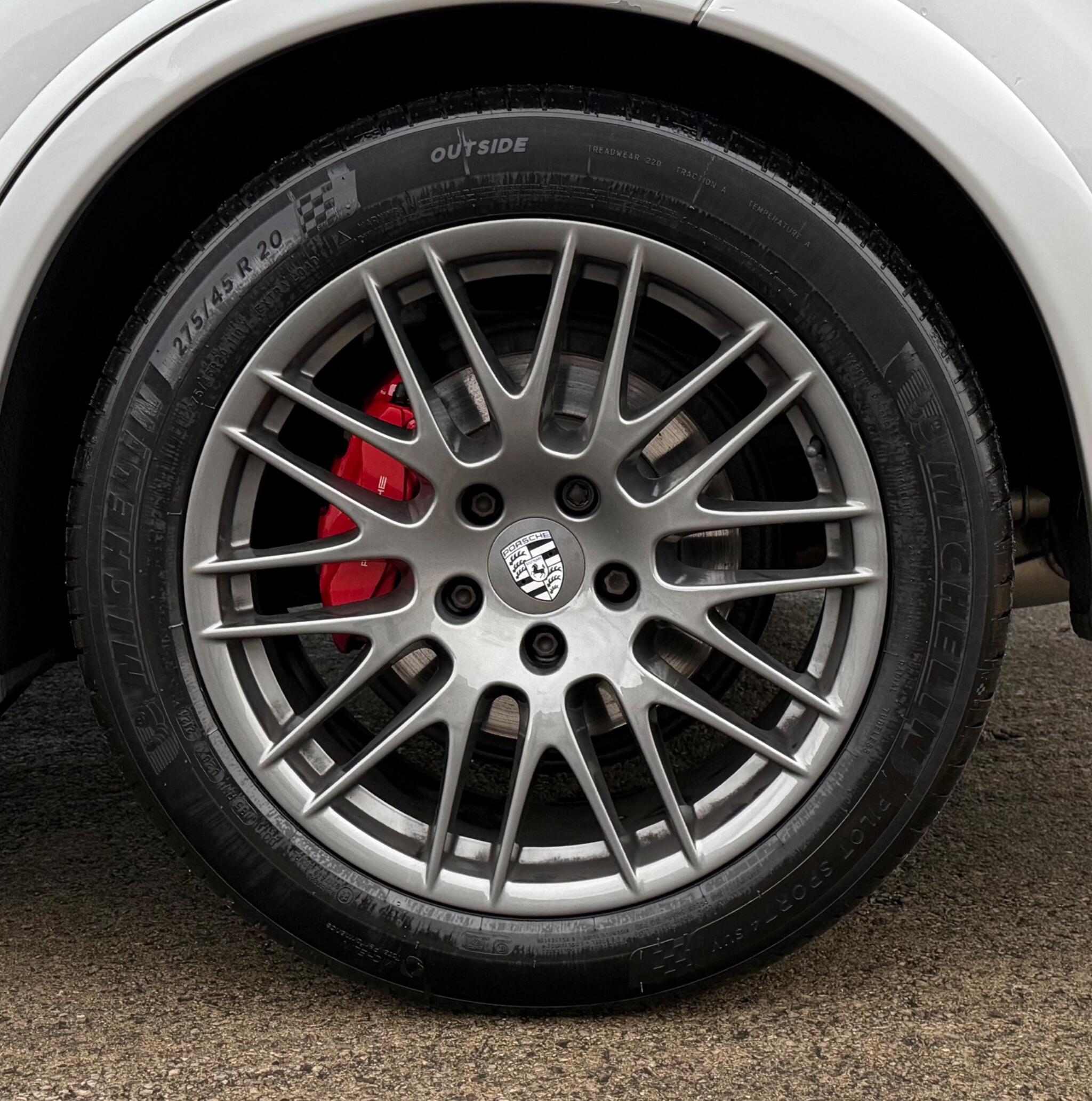 Porsche Cayenne - Image 19