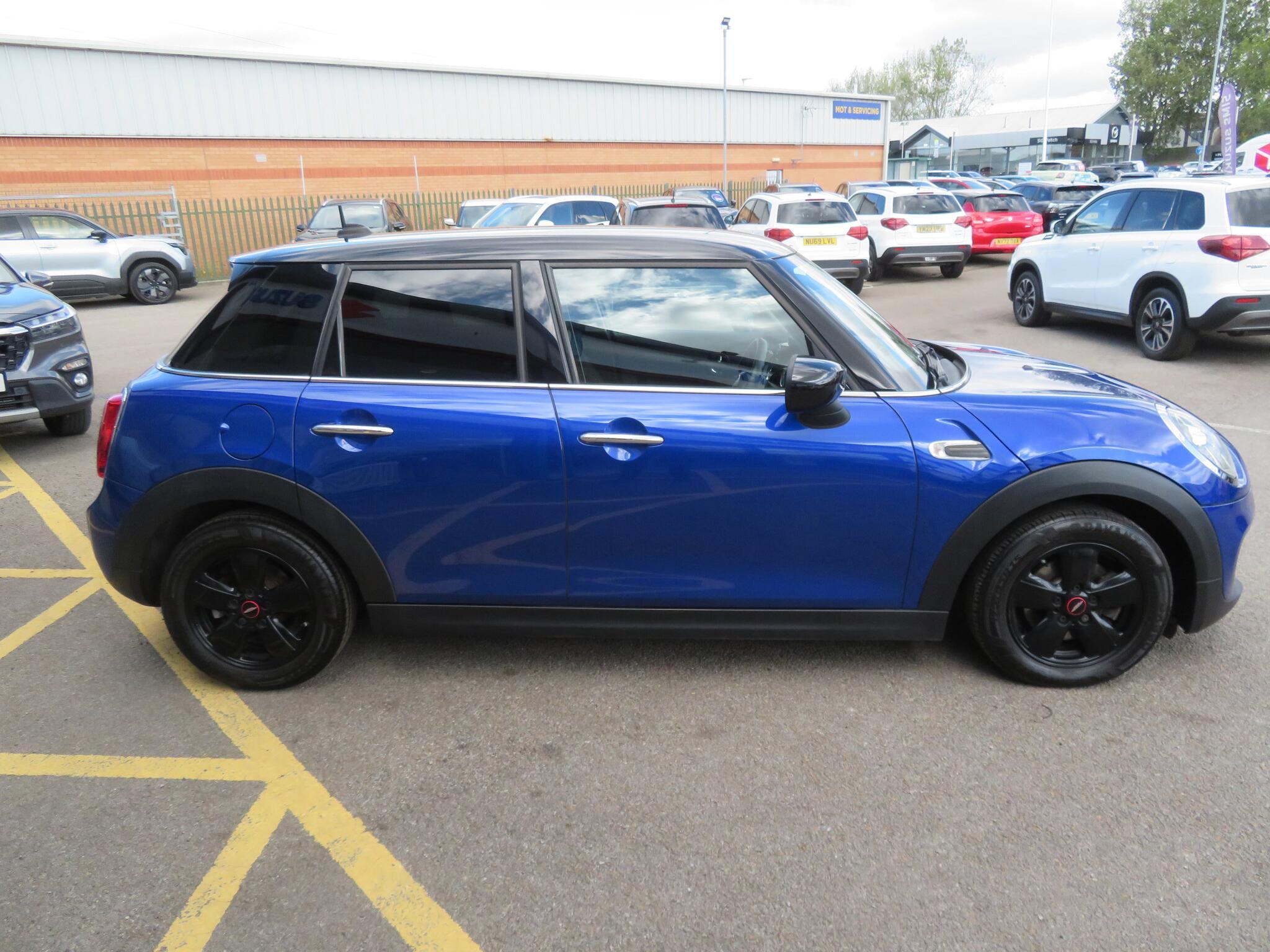 MINI Hatch - Image 11