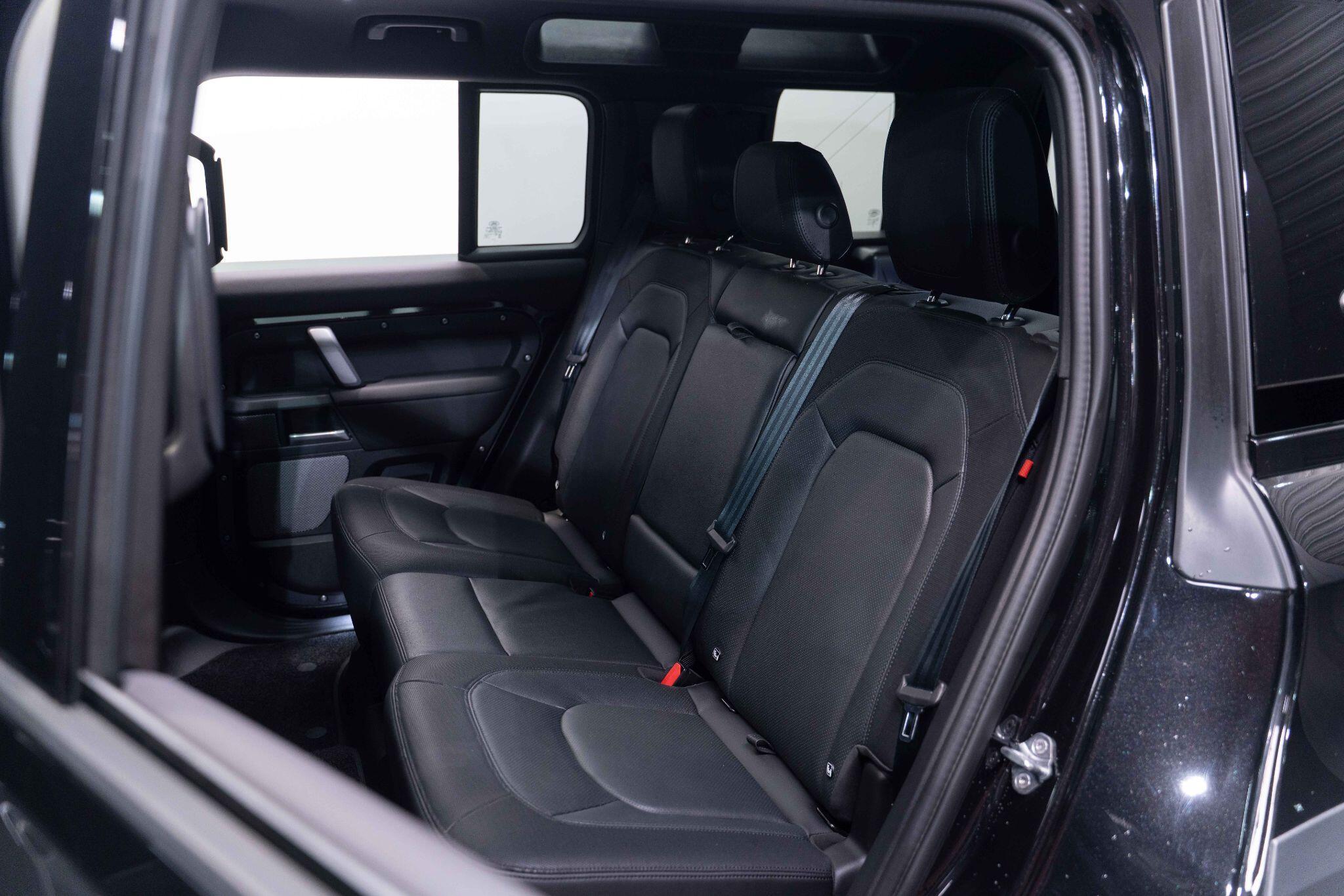 Land Rover Defender 110 - Image 11