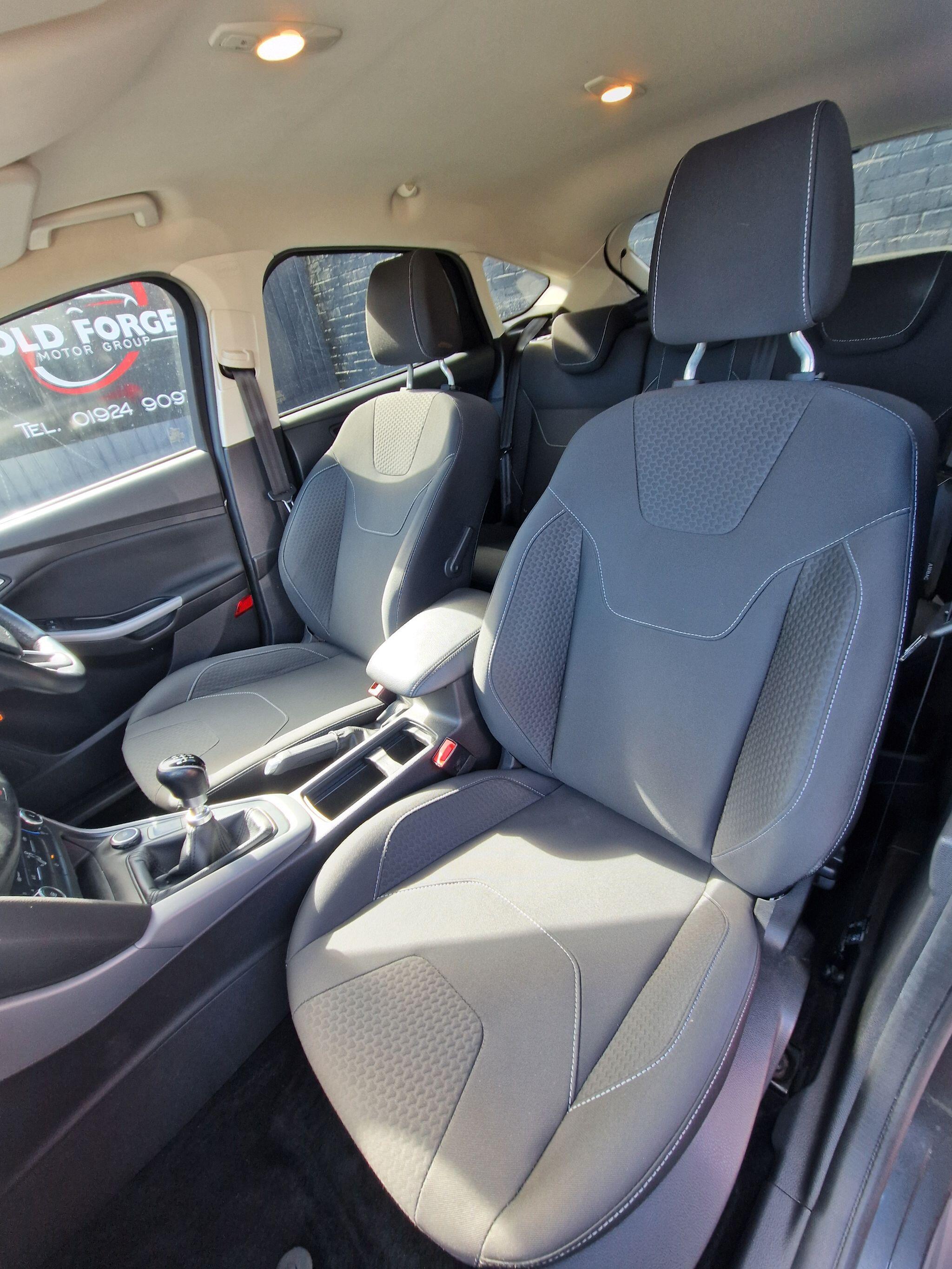 Ford Focus - Image 38