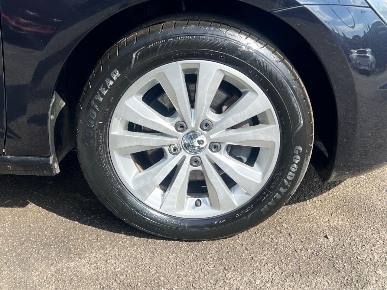 Volkswagen Golf - Image 9