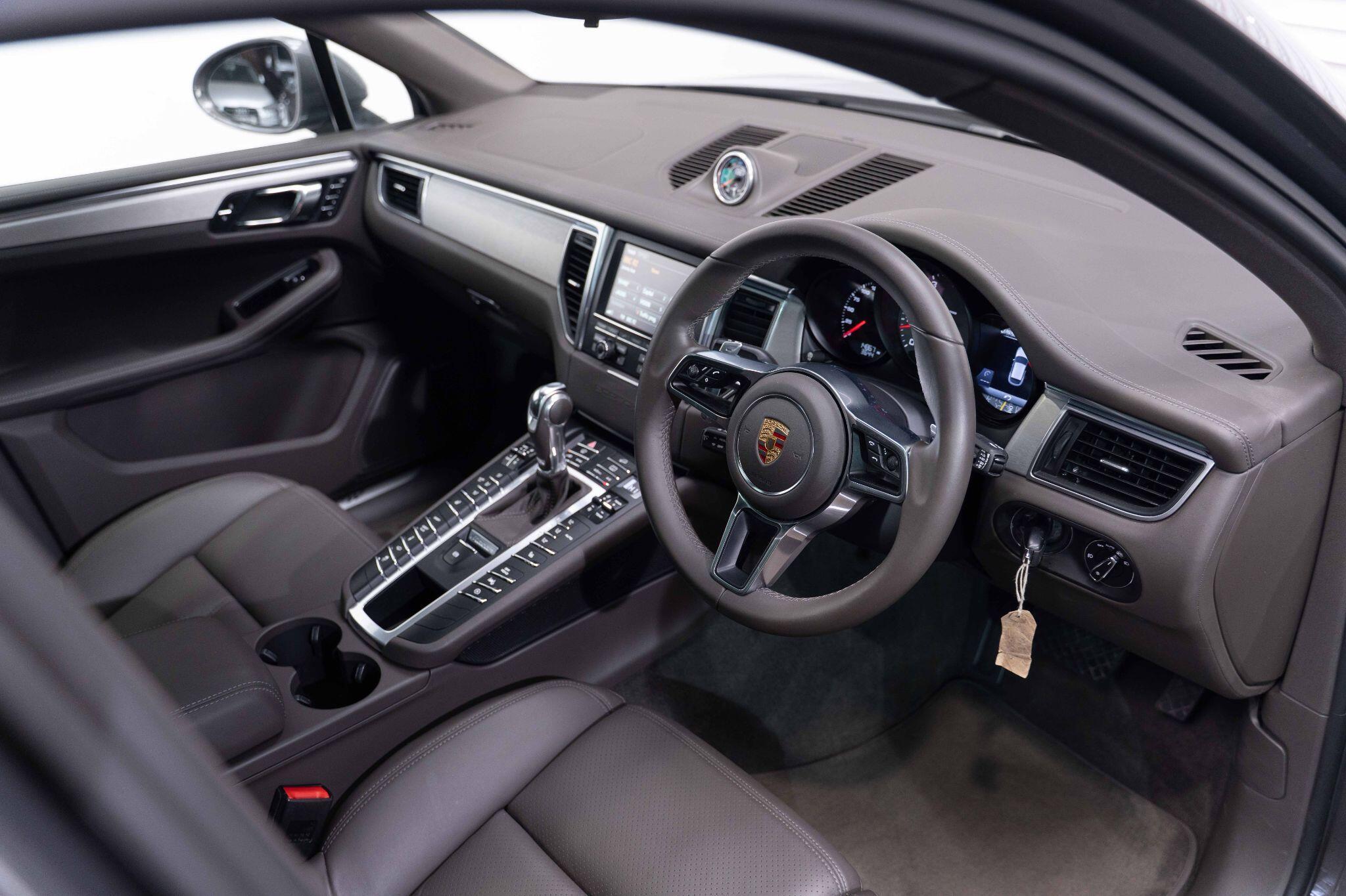 Porsche Macan - Image 11