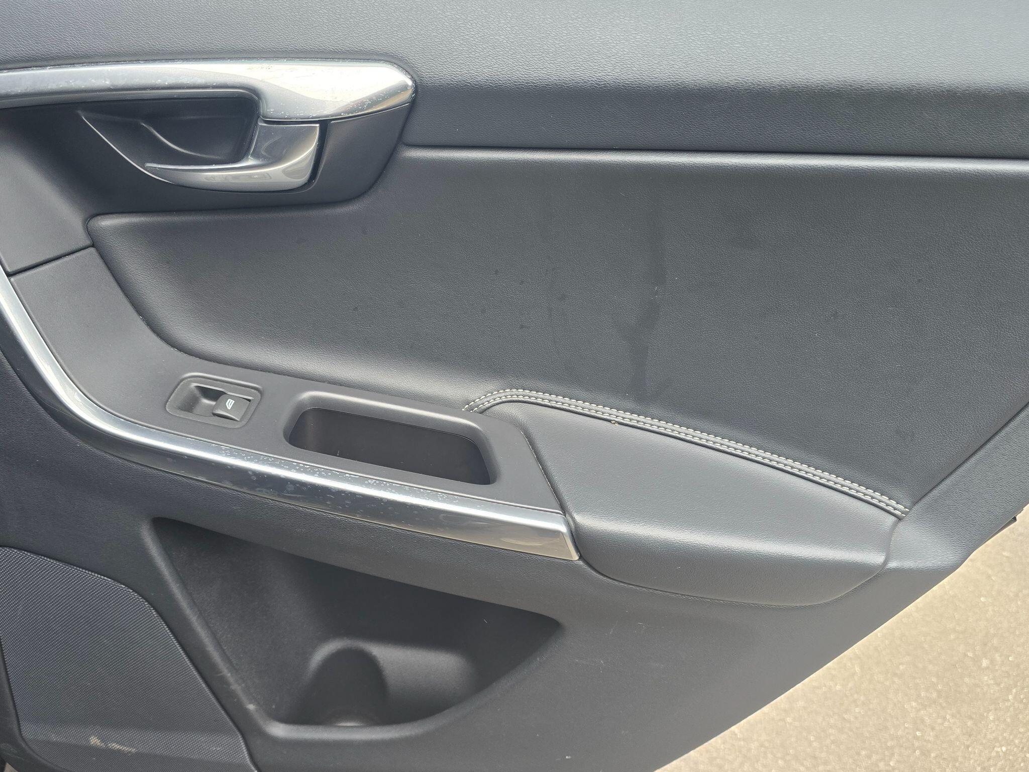 Volvo XC60 - Image 35