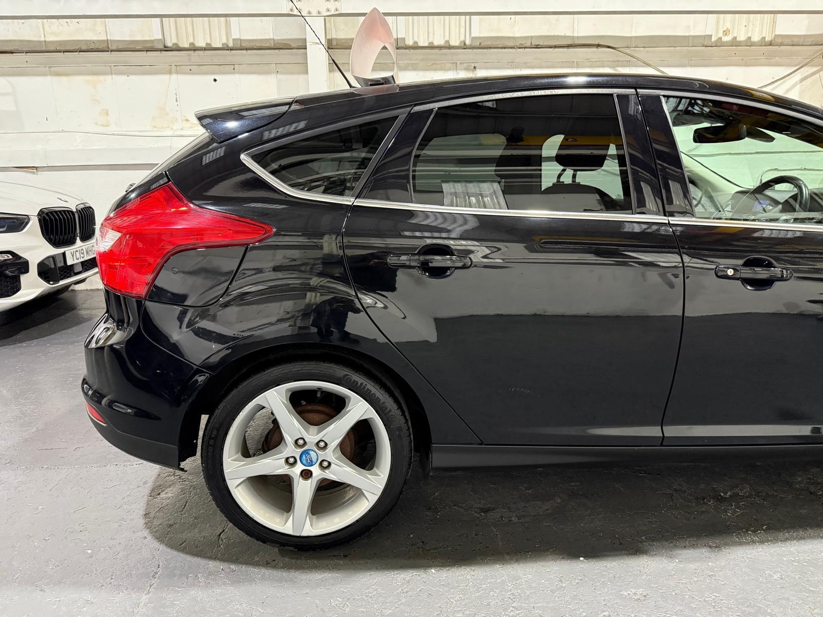 Ford Focus - Image 35