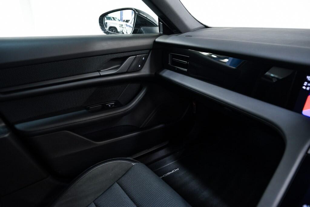 Porsche Taycan - Image 23