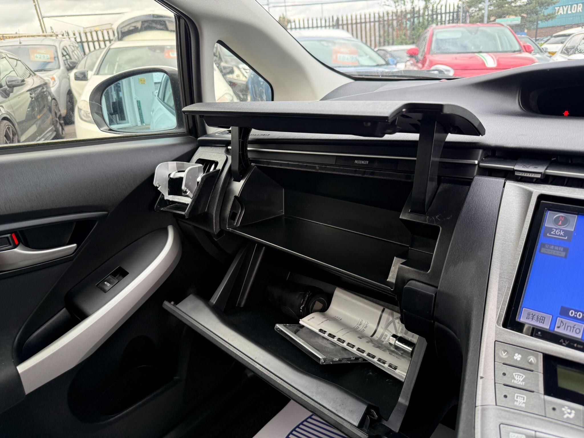 Toyota Prius - Image 47