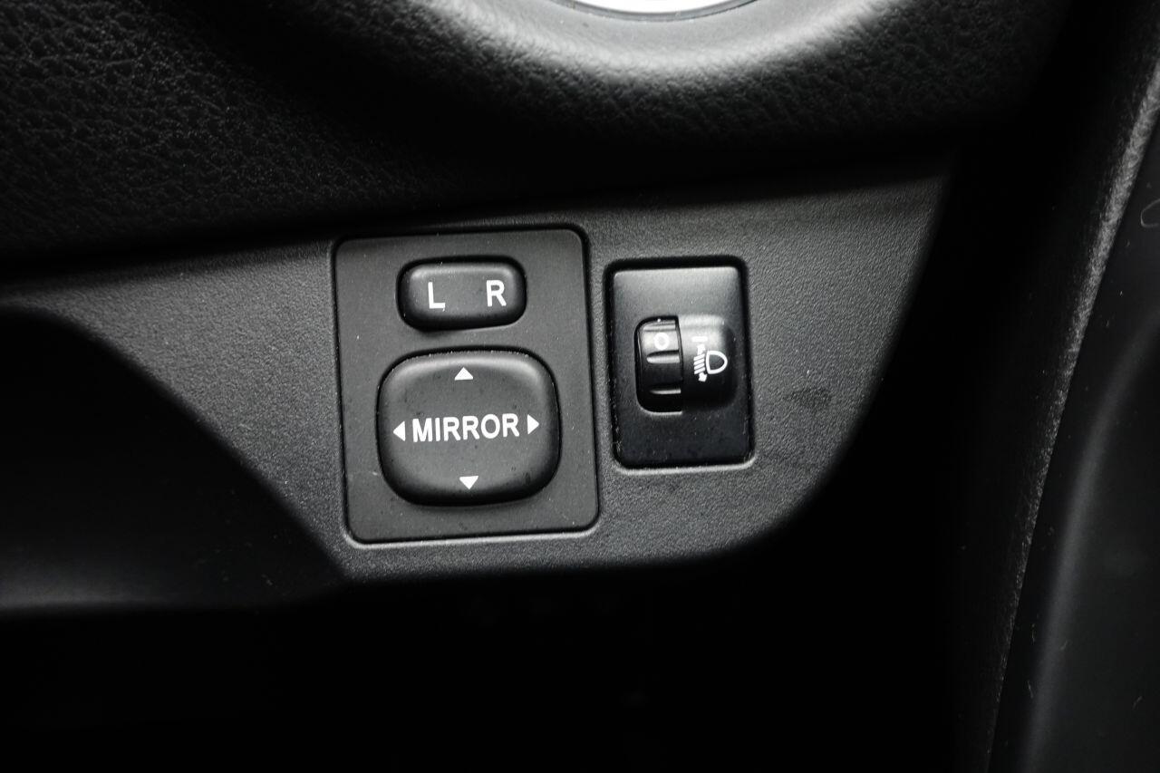 Toyota Yaris - Image 39