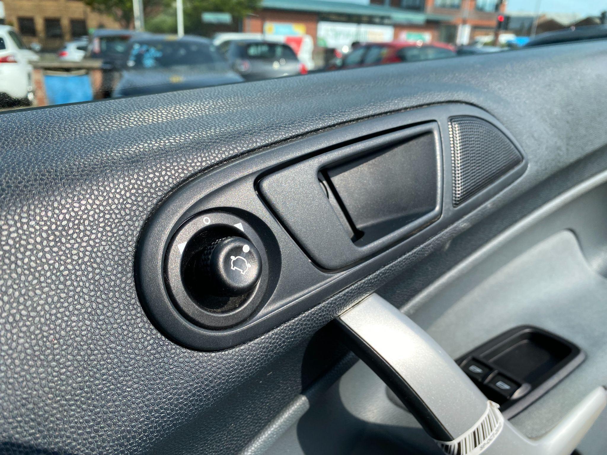 Ford Fiesta - Image 51