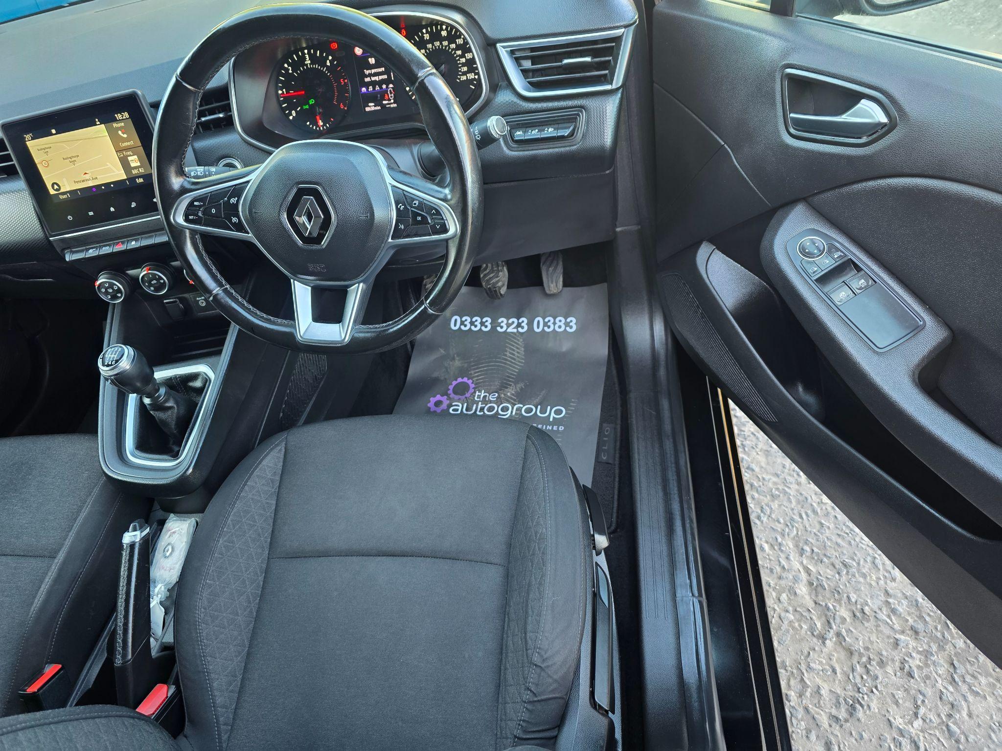 Renault Clio - Image 17