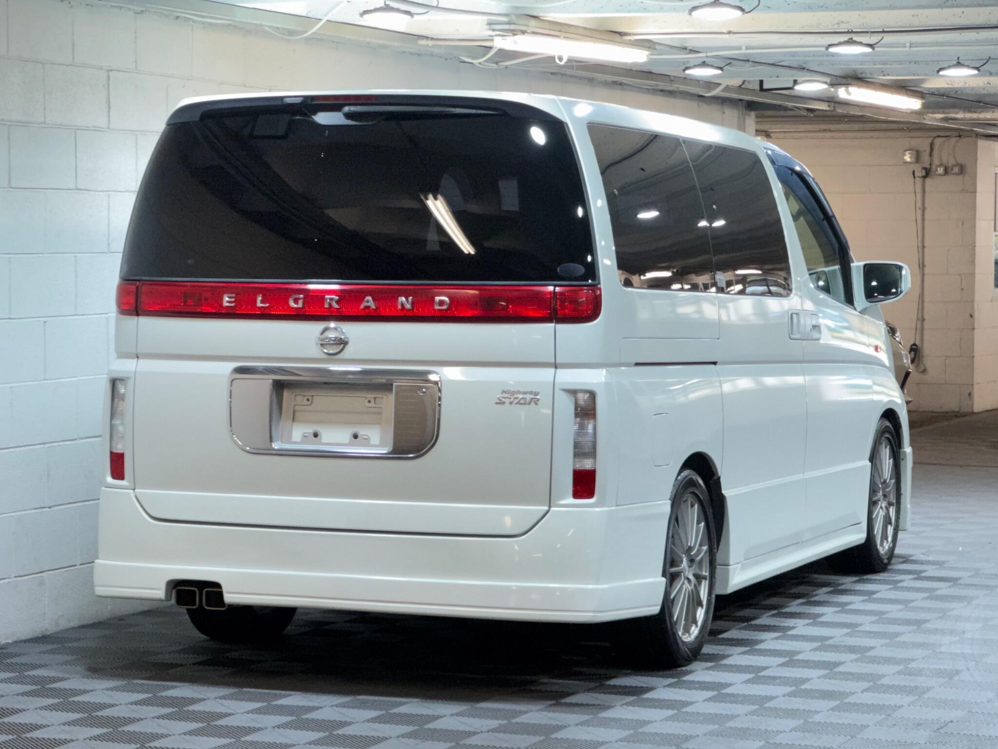 Nissan Elgrand - Image 4