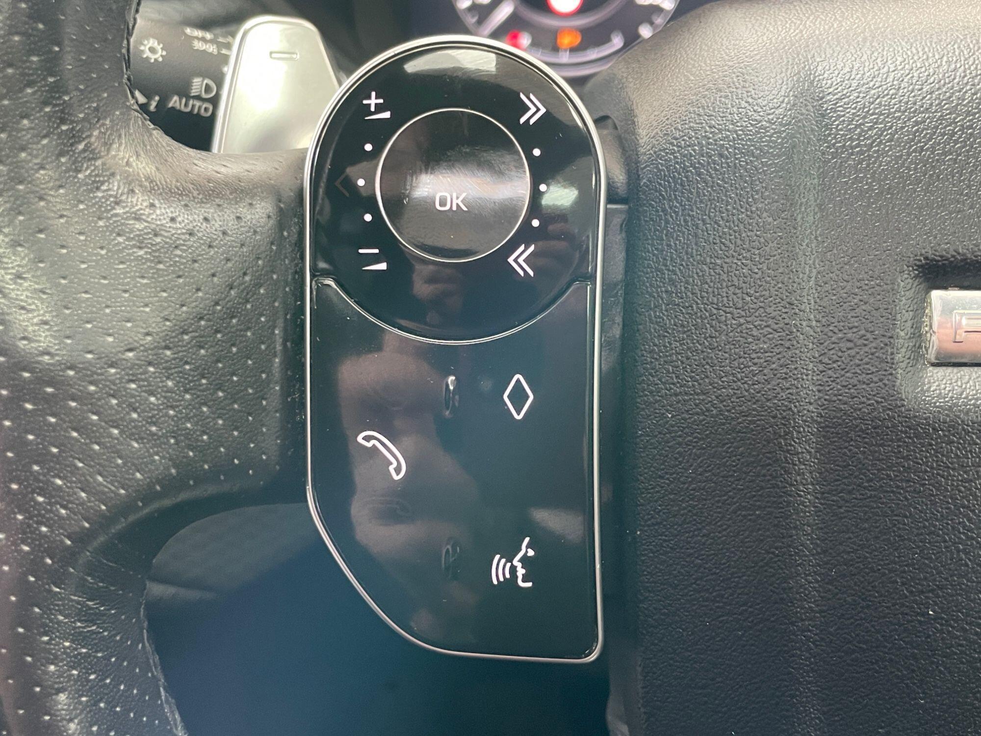 Land Rover Range Rover Velar - Image 38