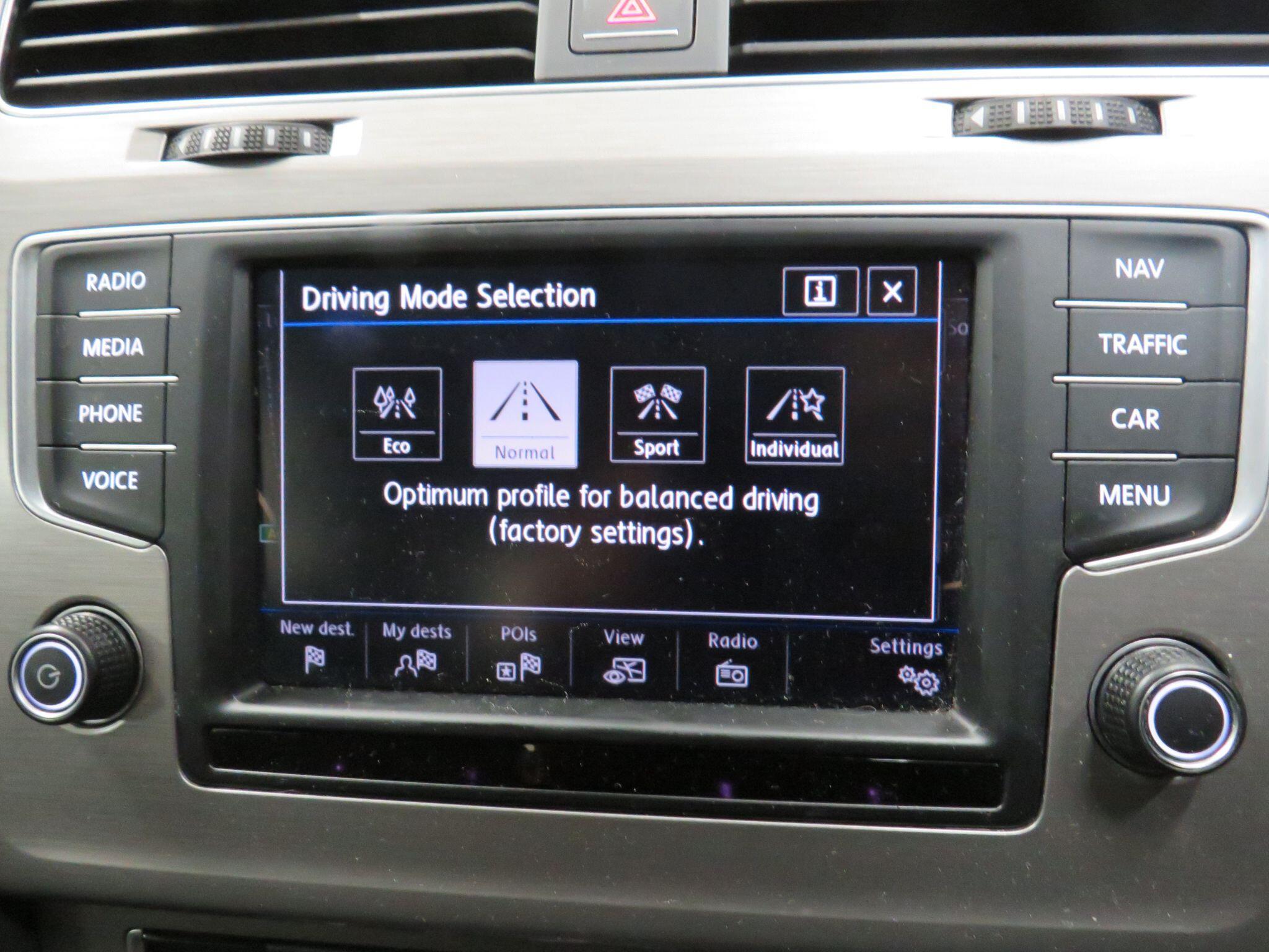 Volkswagen Golf - Image 20