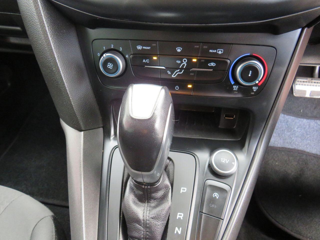 Ford Focus - Image 14