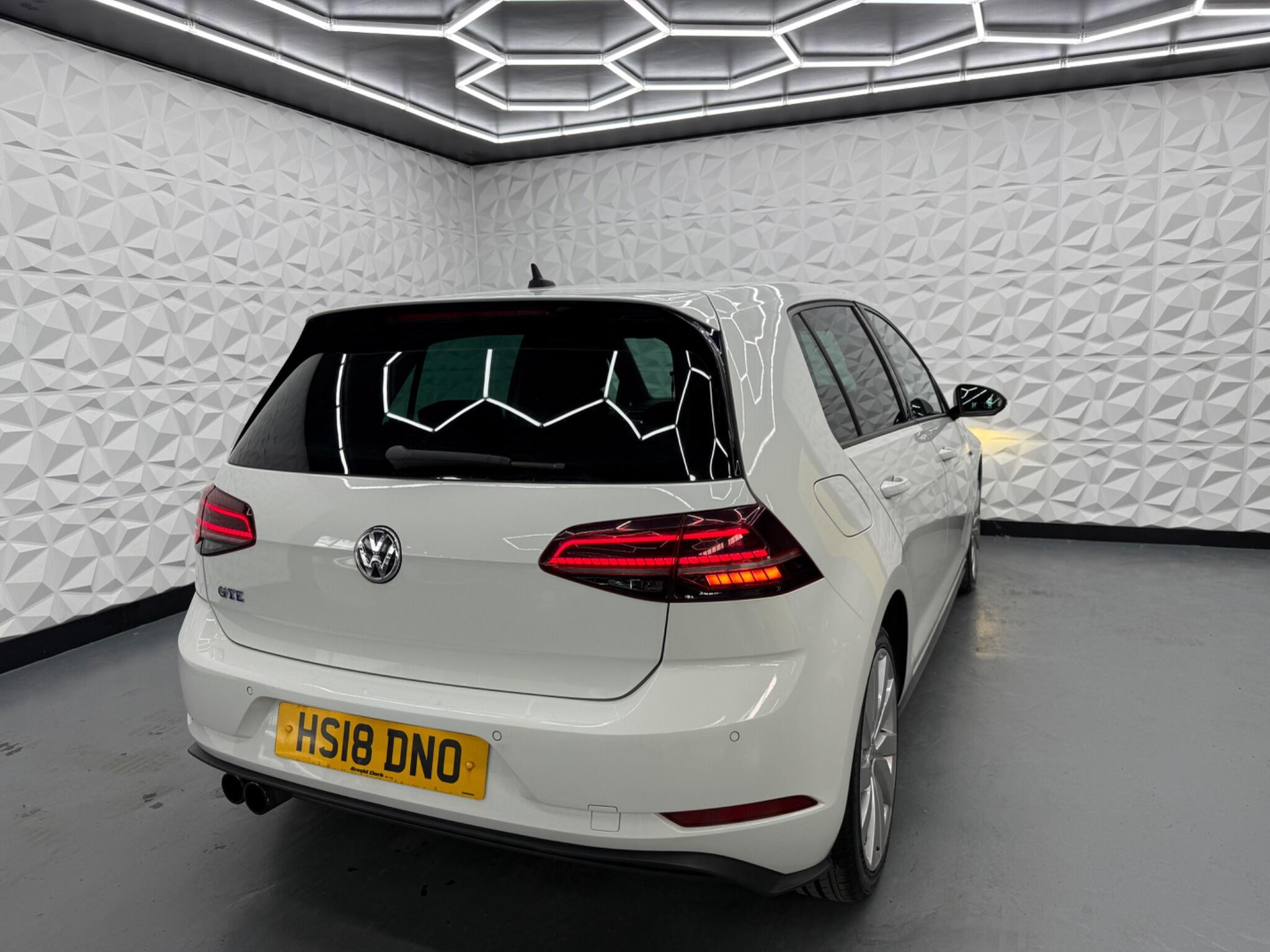 Volkswagen Golf - Image 15