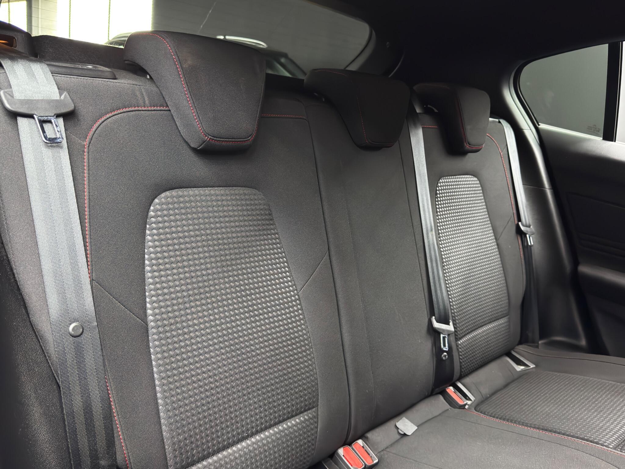 Ford Focus - Image 15