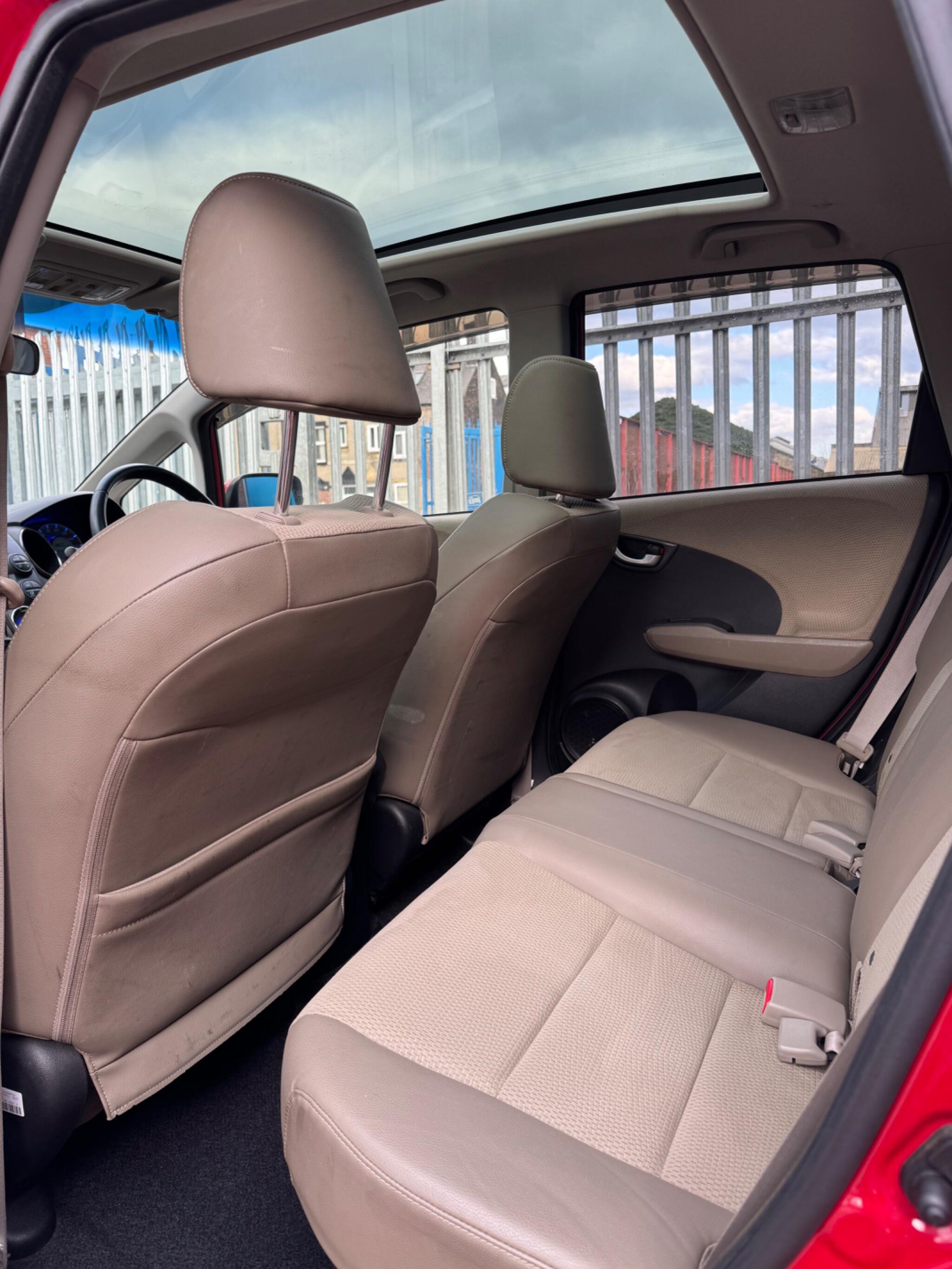 Honda FIT - Image 27