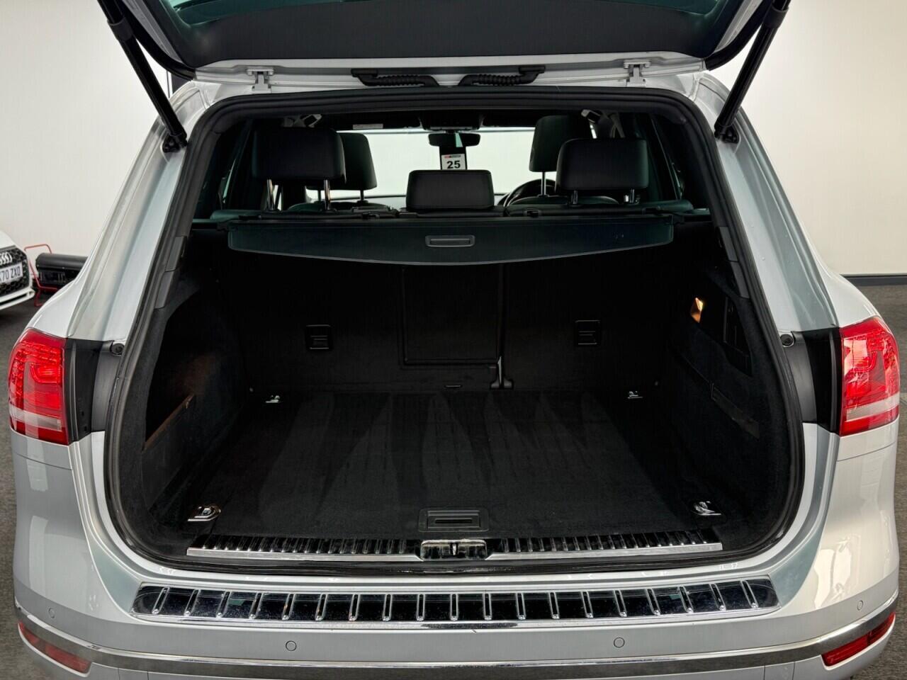 Volkswagen Touareg - Image 37