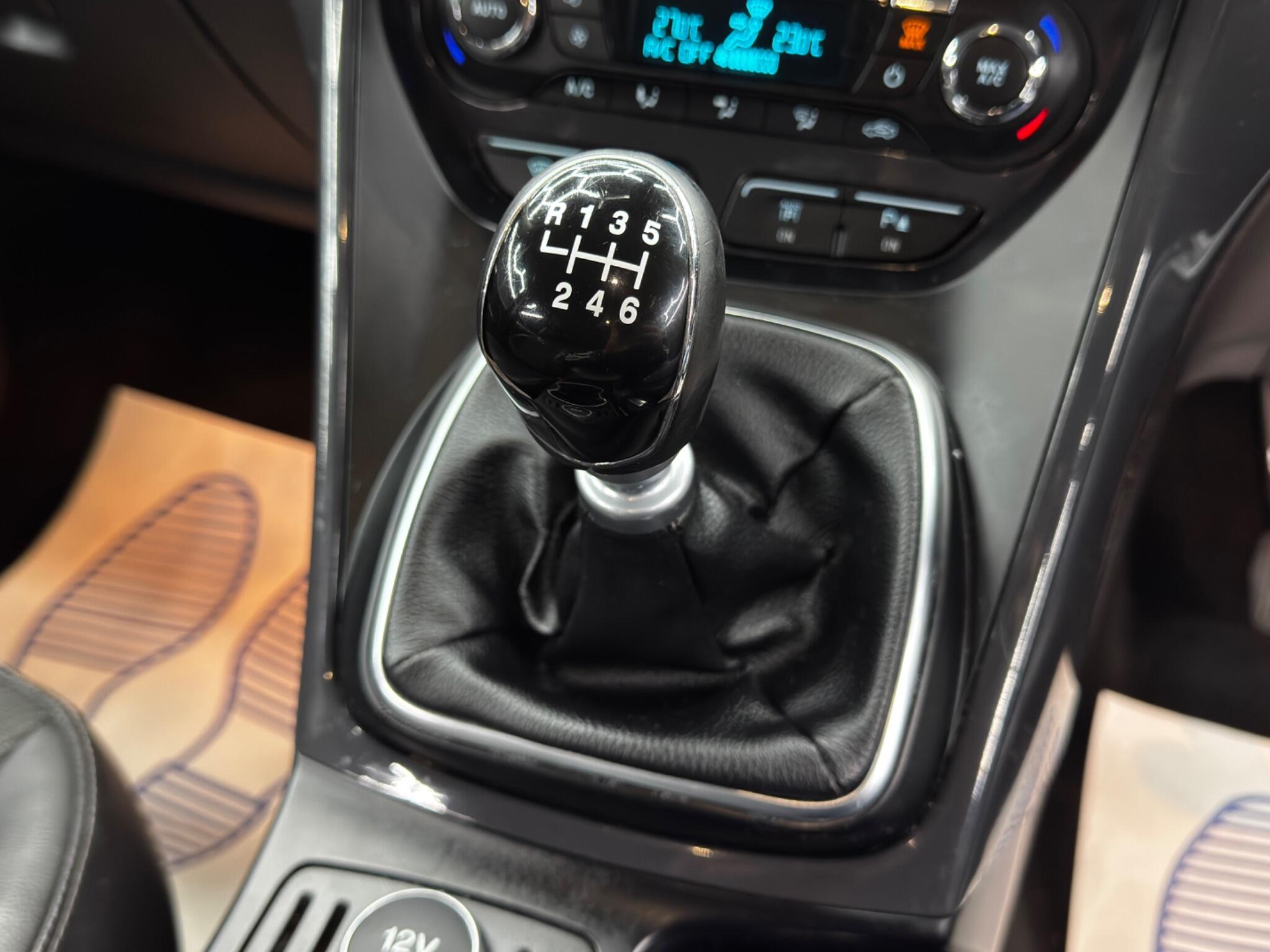 Ford Kuga - Image 25