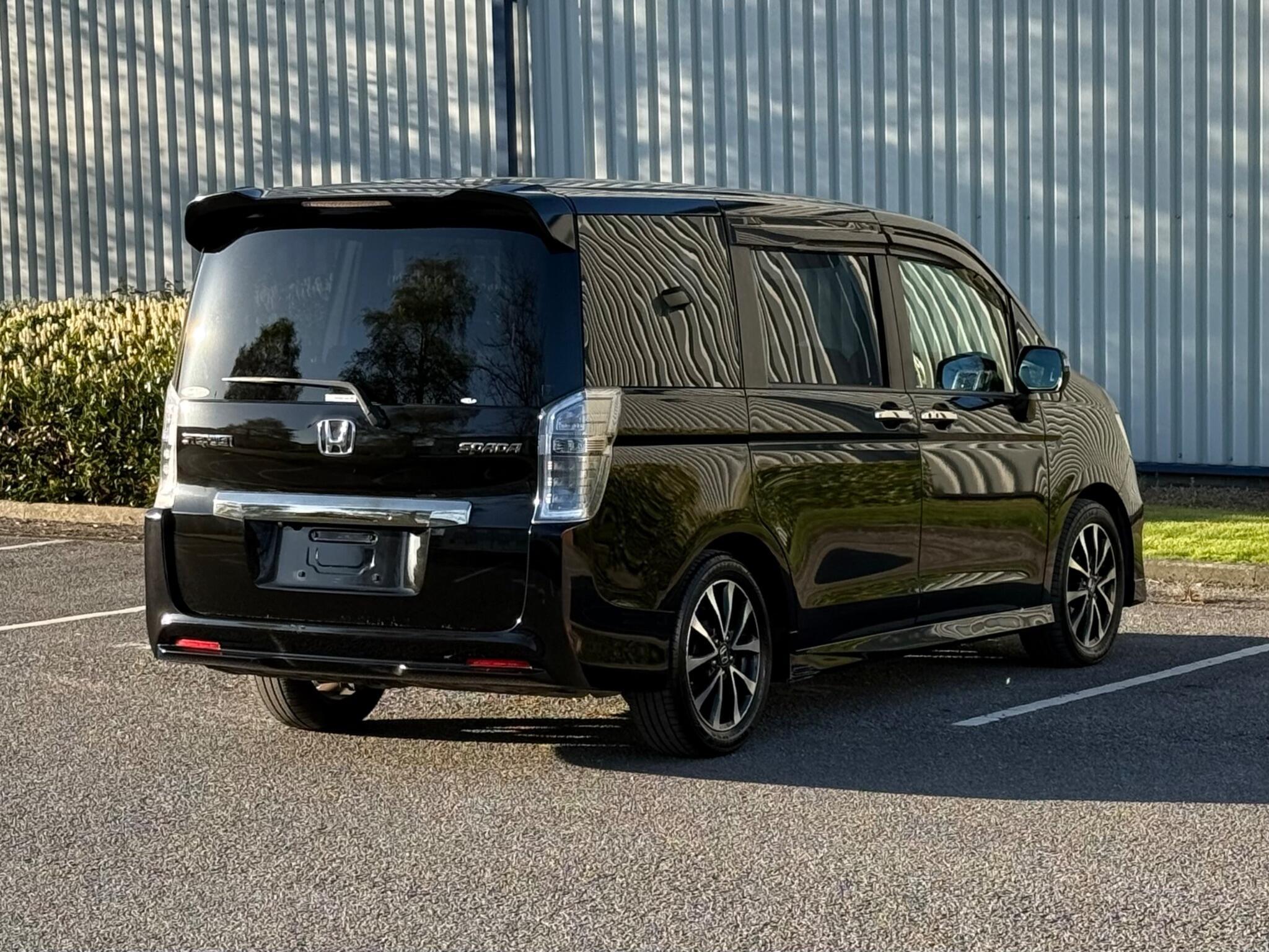 Honda Stepwagon - Image 17