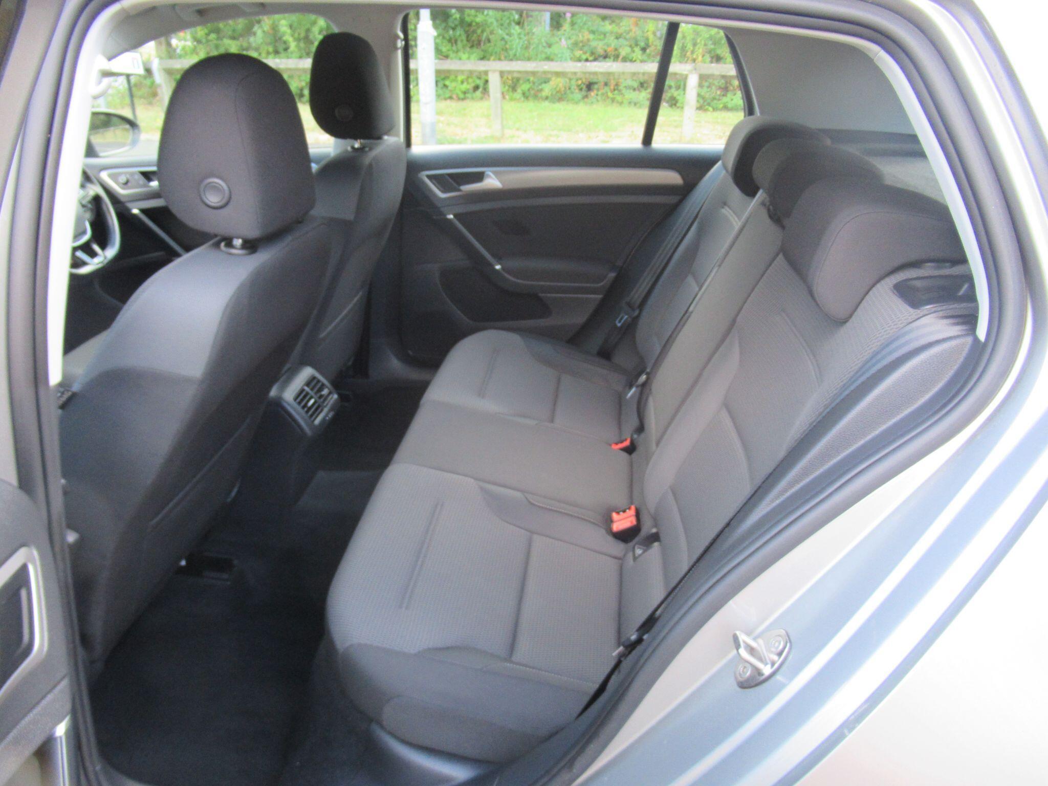 Volkswagen Golf - Image 13