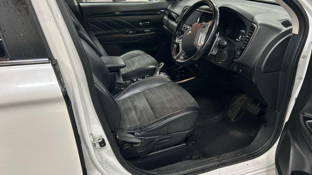 Mitsubishi Outlander - Image 4