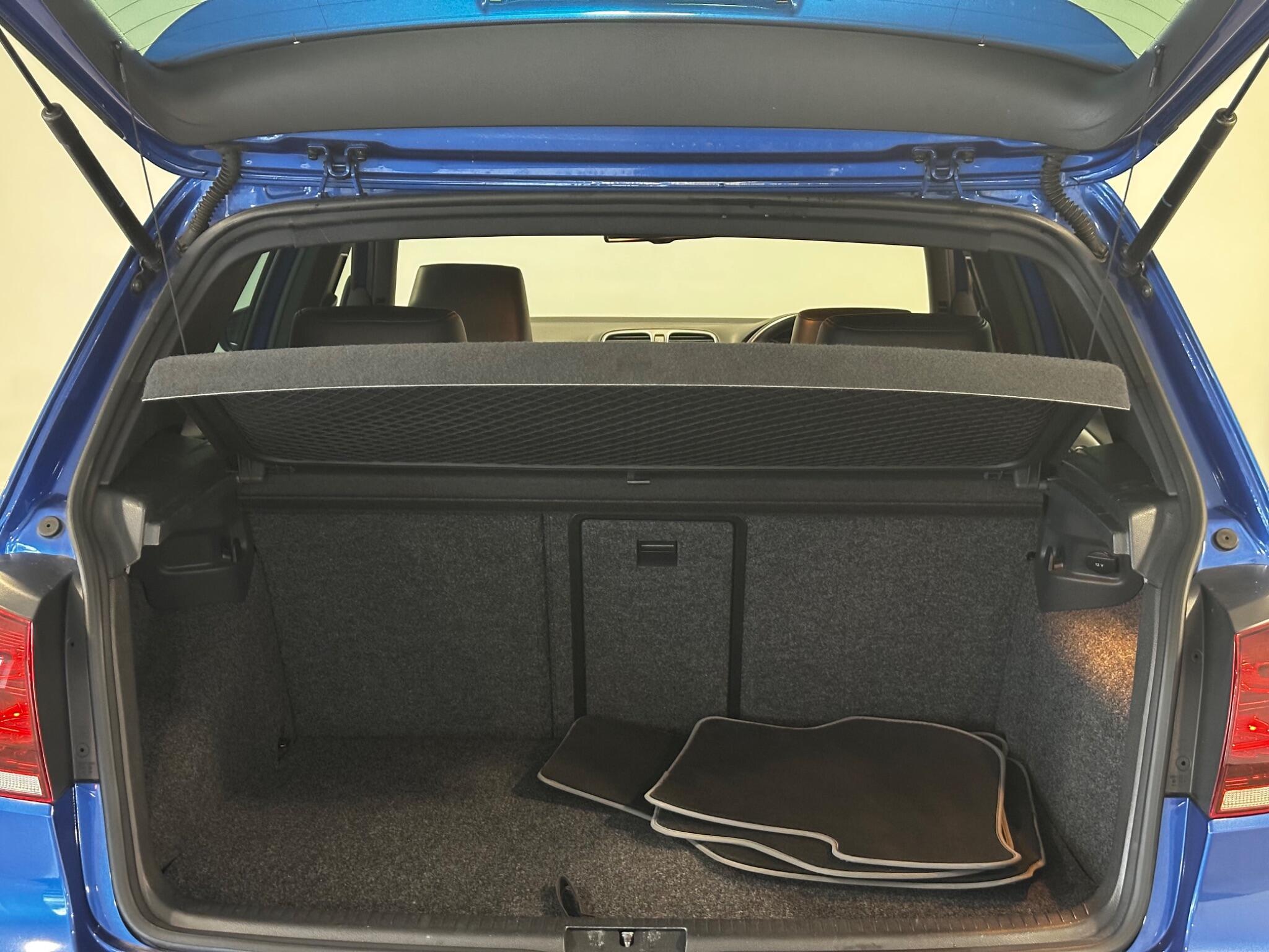 Volkswagen Golf - Image 44