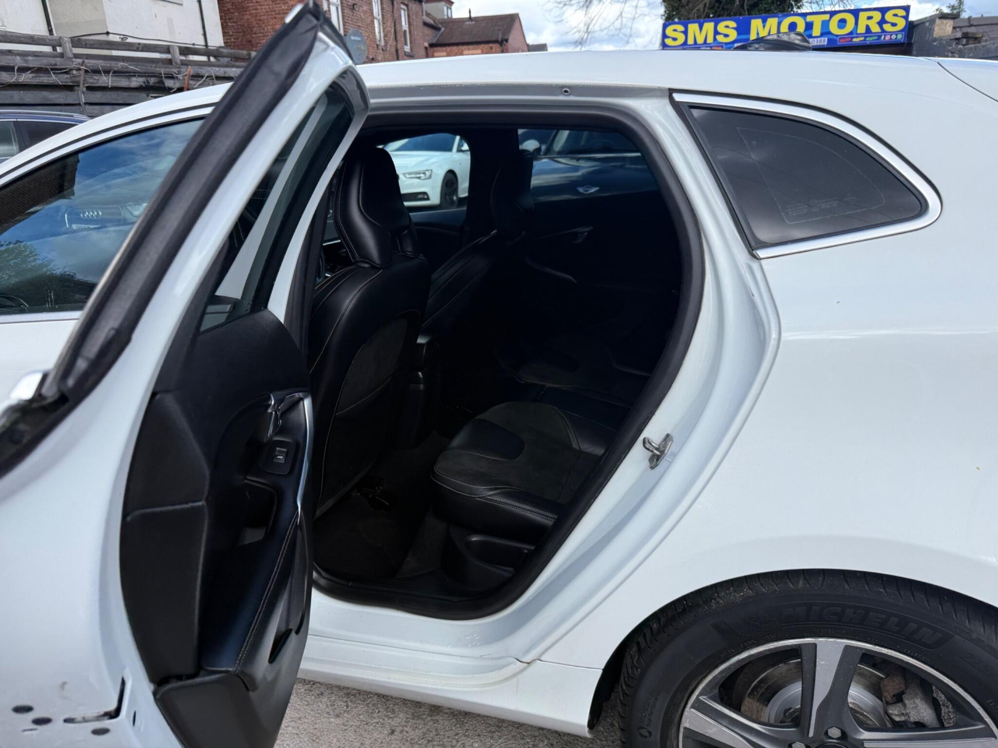 Volvo V40 - Image 21