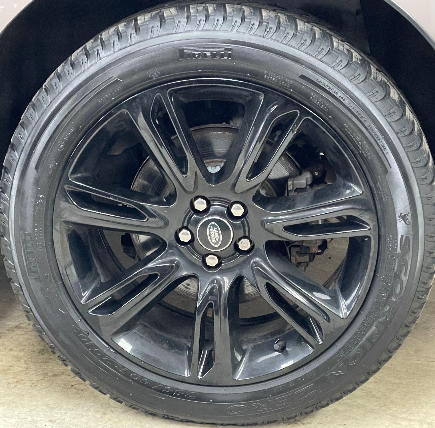 Land Rover Range Rover Velar - Image 17