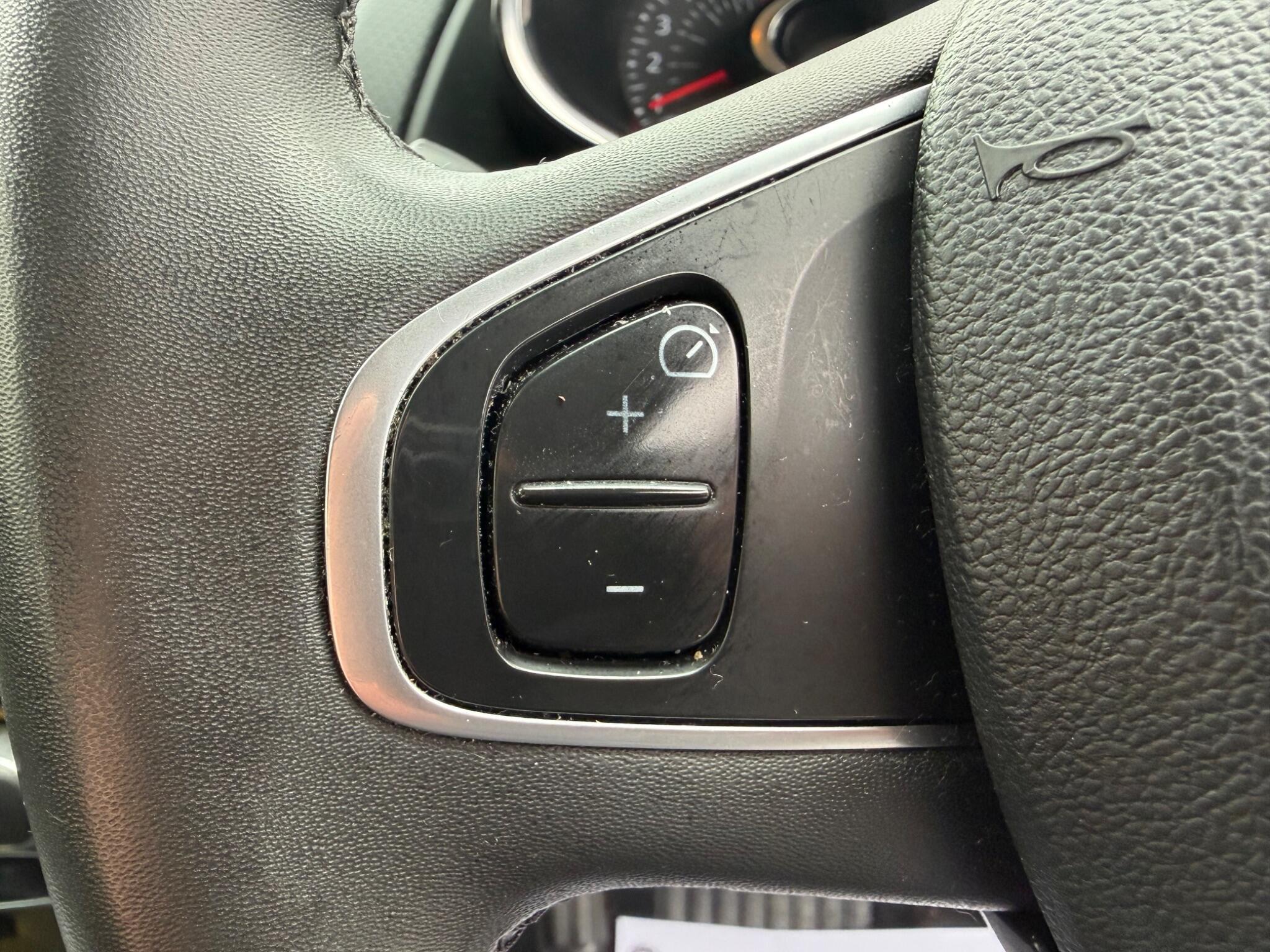 Renault Clio - Image 26