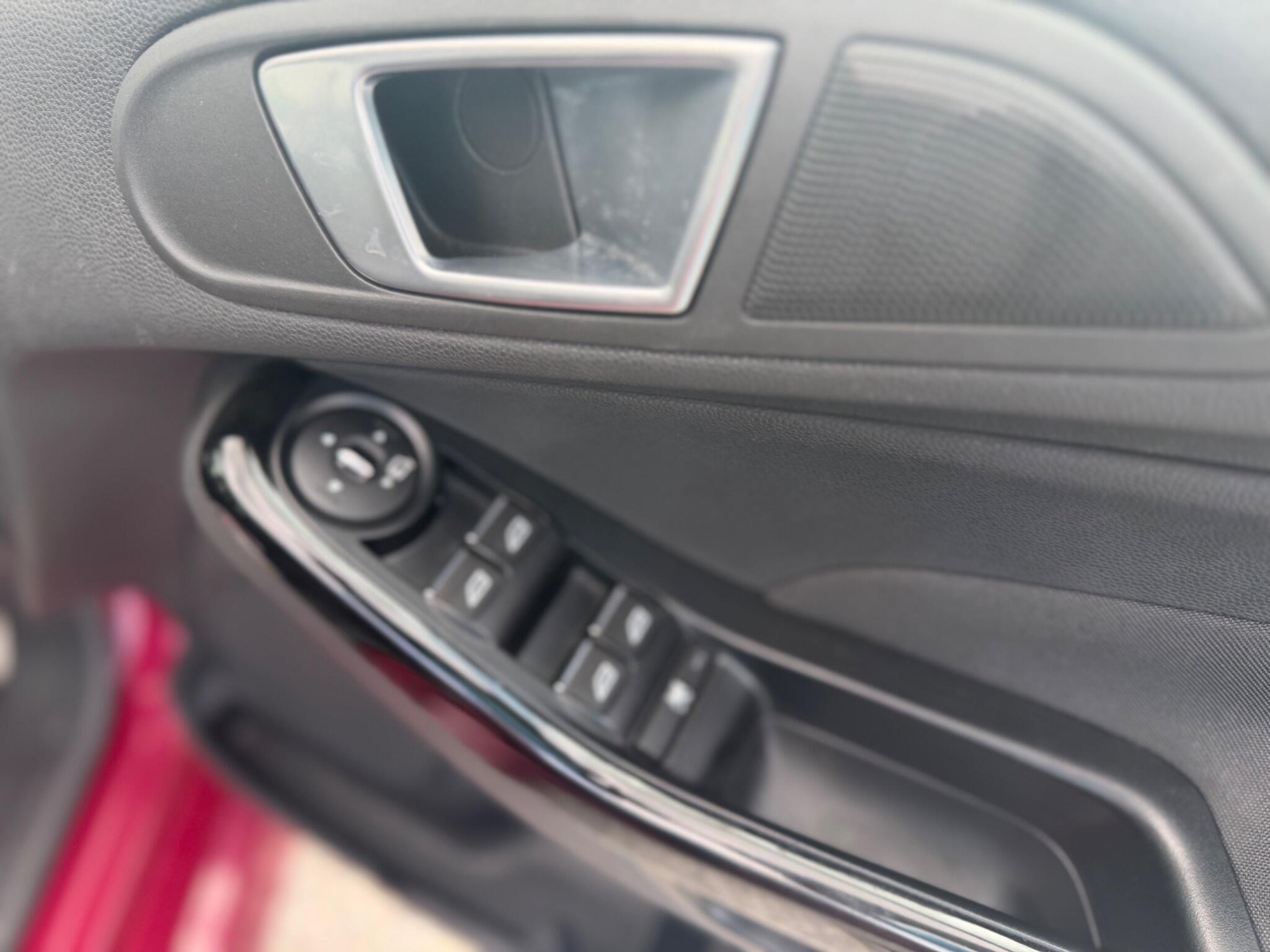 Ford Fiesta - Image 22