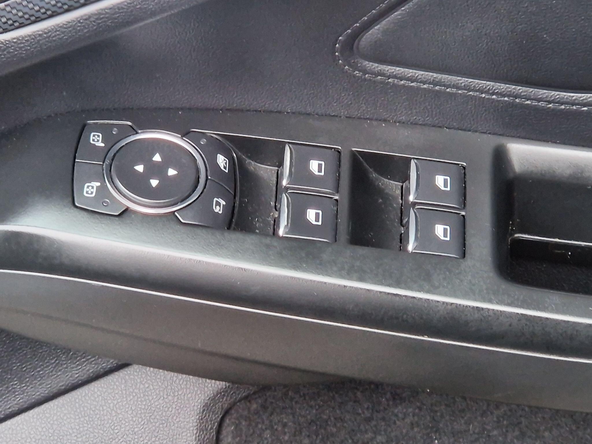 Ford Focus - Image 32